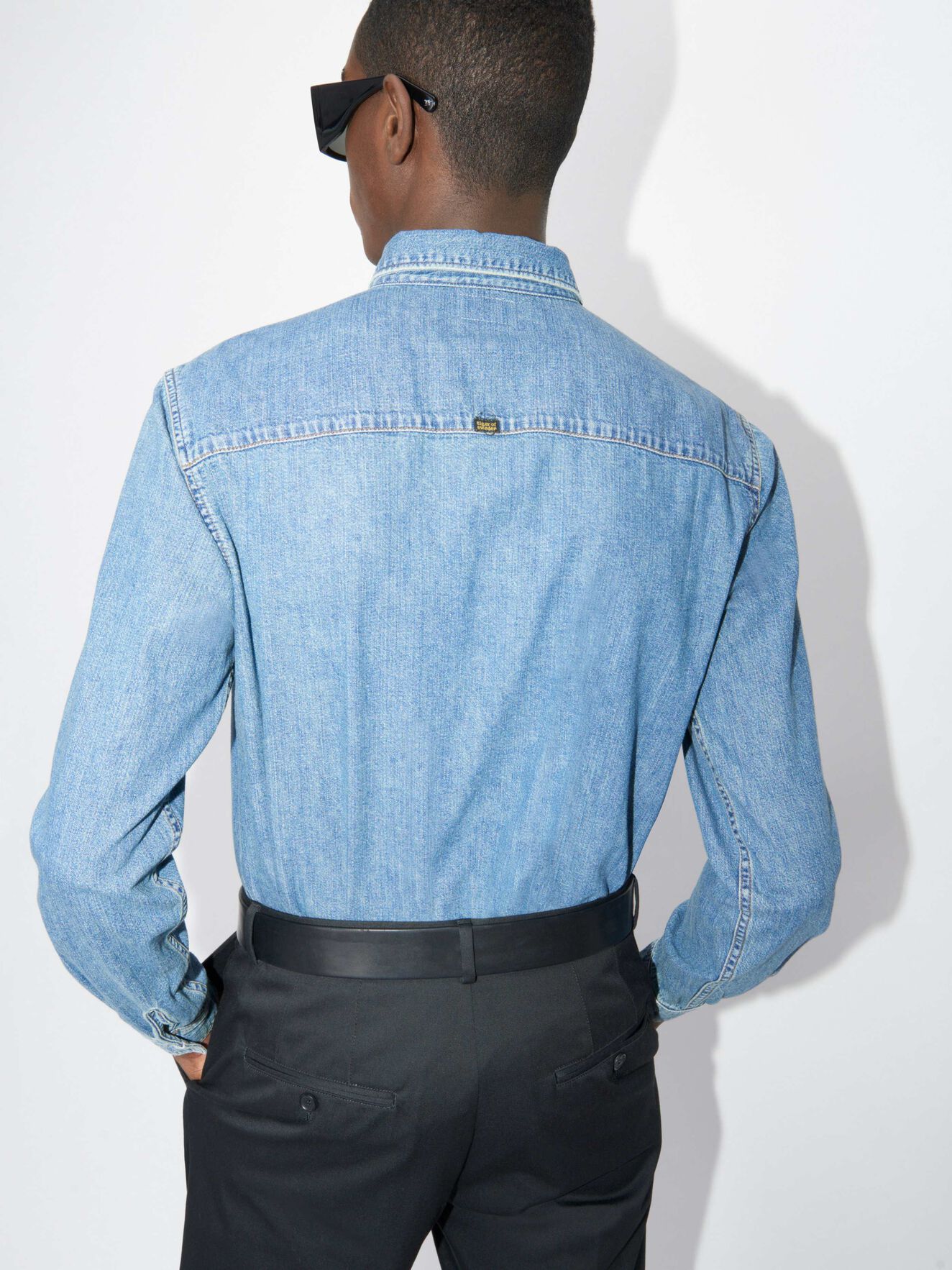 Pure Np Hemd in Medium Blue from Tiger of Sweden Pure Np Hemd in Medium Blue from Tiger of Sweden