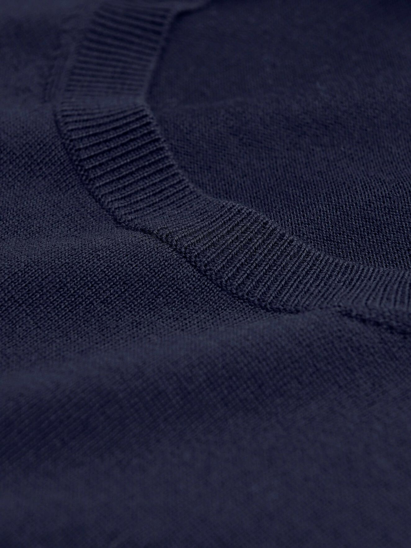Nylan Pullover in Midnight blue from Tiger of Sweden Nylan Pullover in Midnight blue from Tiger of Sweden