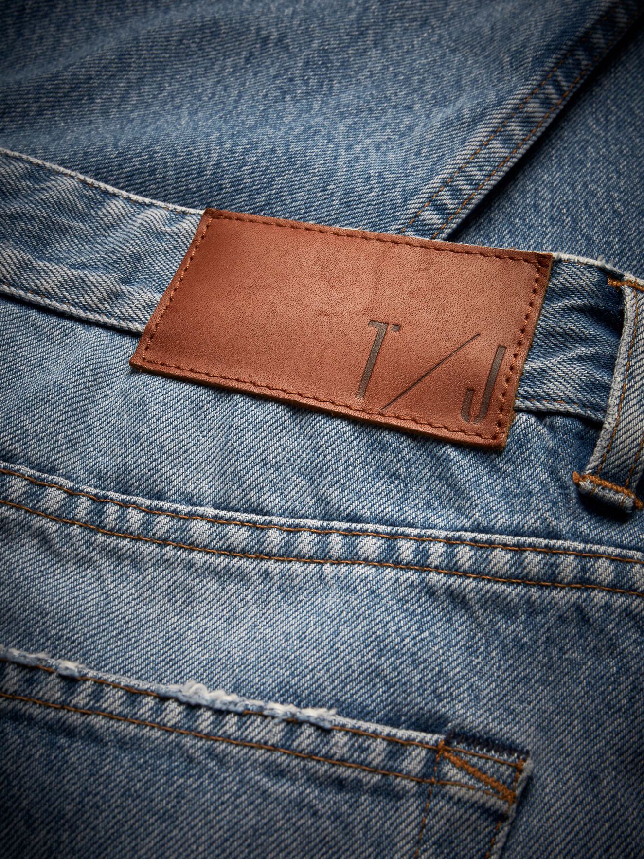 Big Jeans in Light blue from Tiger of Sweden Big Jeans in Light blue from Tiger of Sweden
