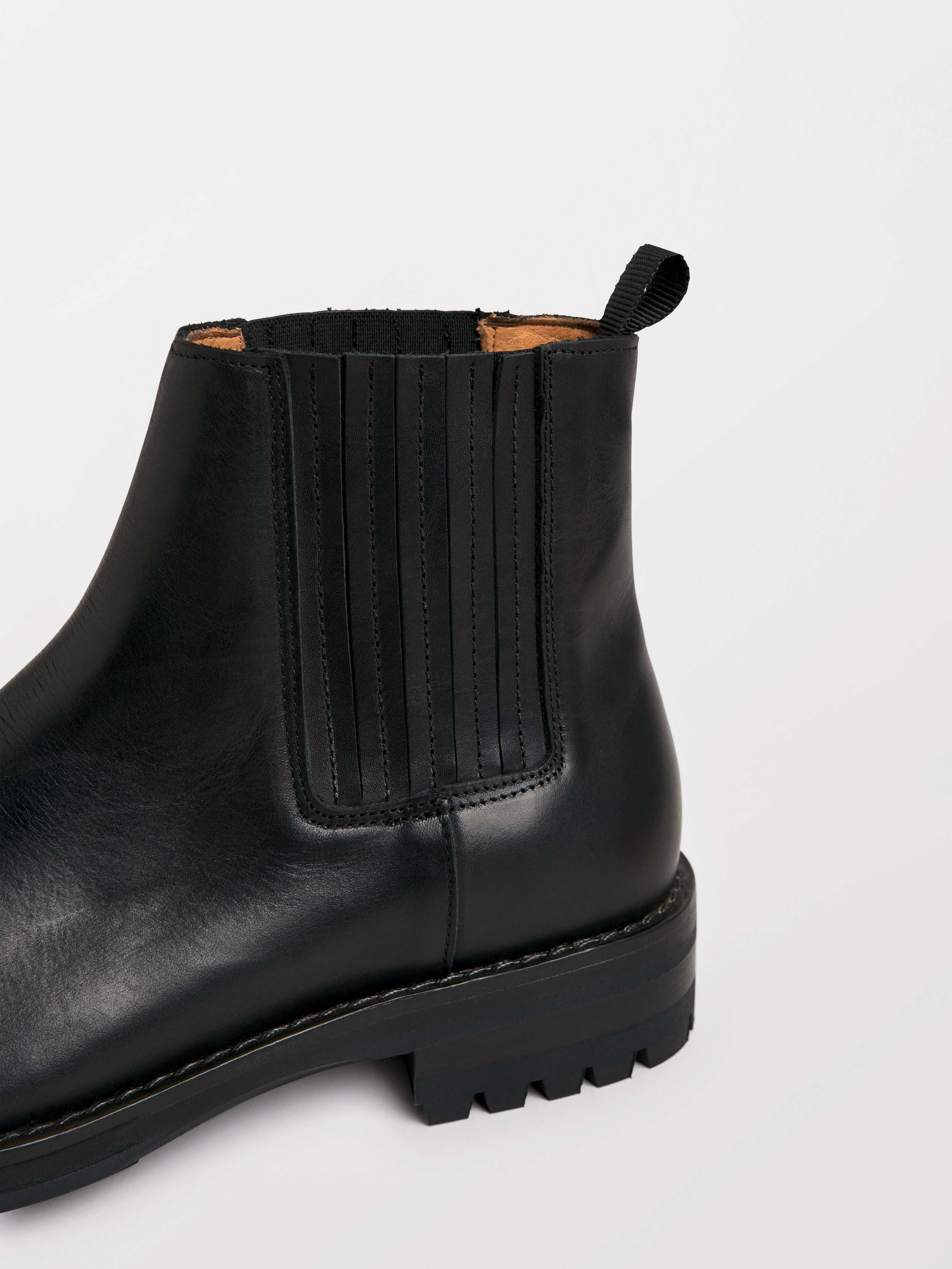 tiger chelsea boots