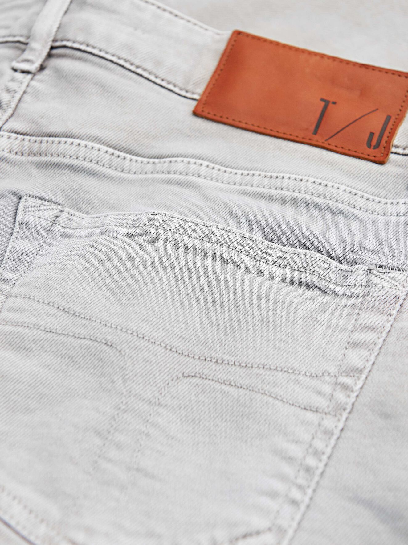 Lea Jeans in Ice Grey from Tiger of Sweden Lea Jeans in Ice Grey from Tiger of Sweden