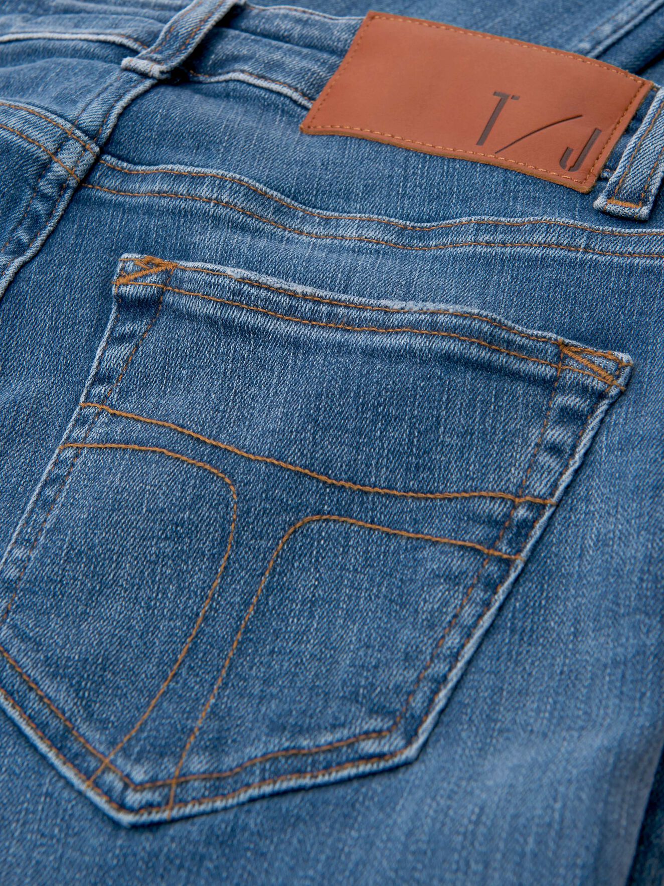 Slight Jeans in Medium Blue from Tiger of Sweden Slight Jeans in Medium Blue from Tiger of Sweden