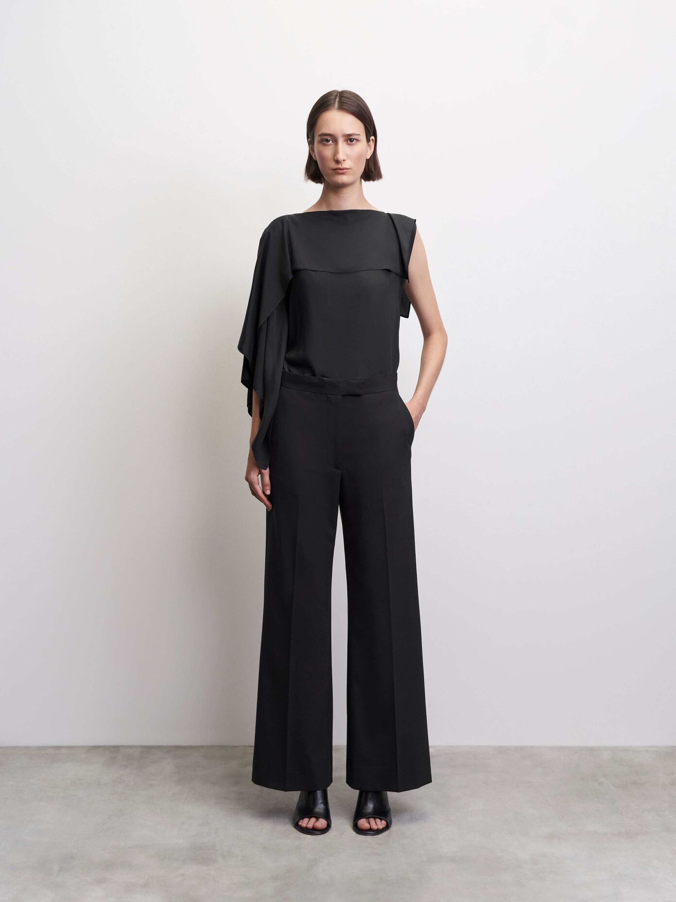Trousers - Shop Tiger of Sweden's collection of women's trousers online