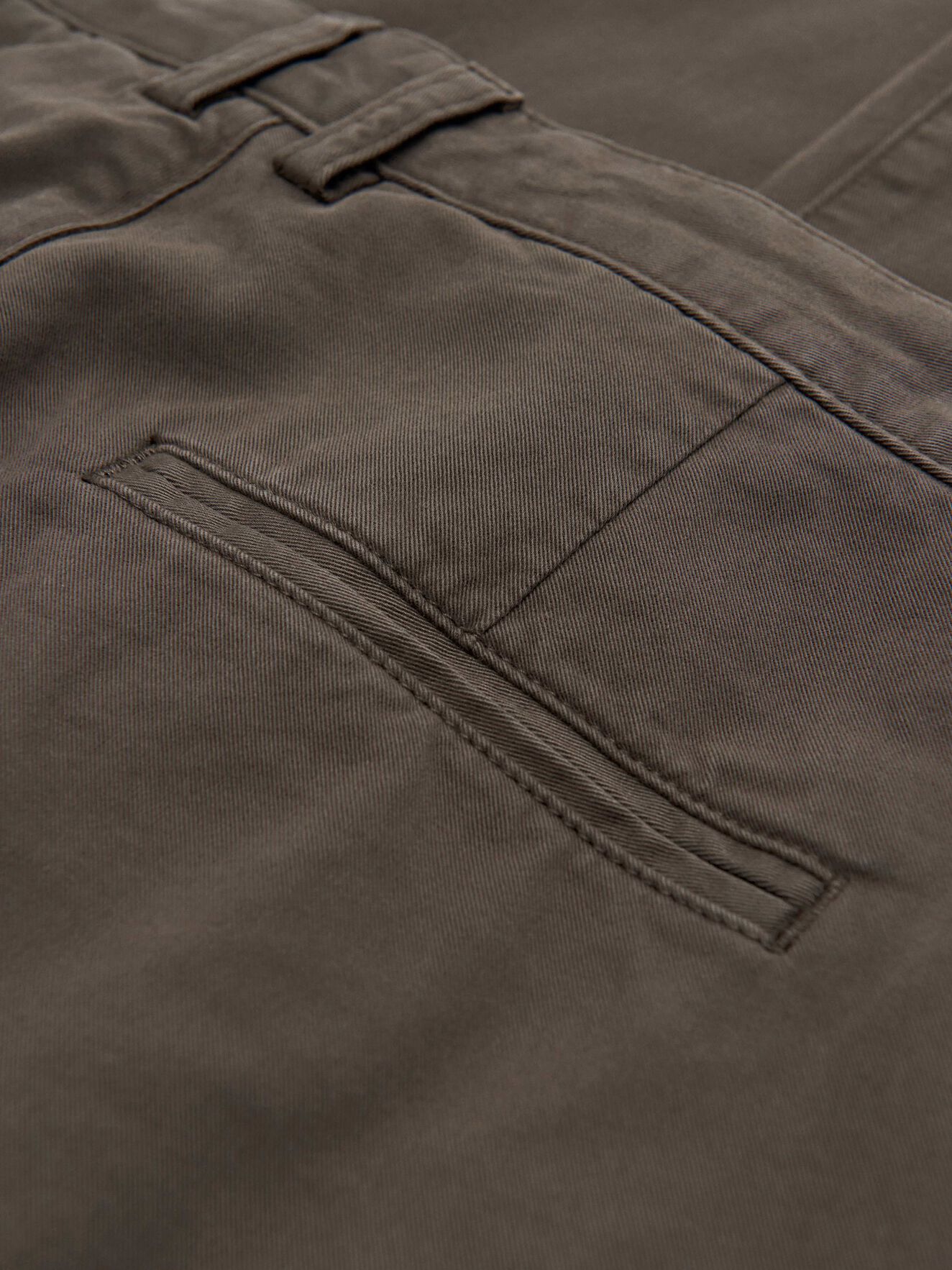 Pantalon Transit 4 in Sea Turtle from Tiger of Sweden Pantalon Transit 4 in Sea Turtle from Tiger of Sweden