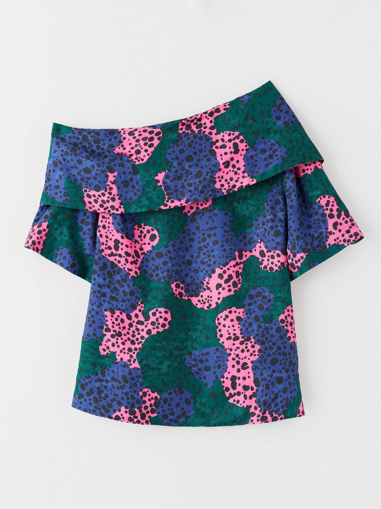 Leuze P Top in ARTWORK from Tiger of Sweden Leuze P Top in ARTWORK from Tiger of Sweden