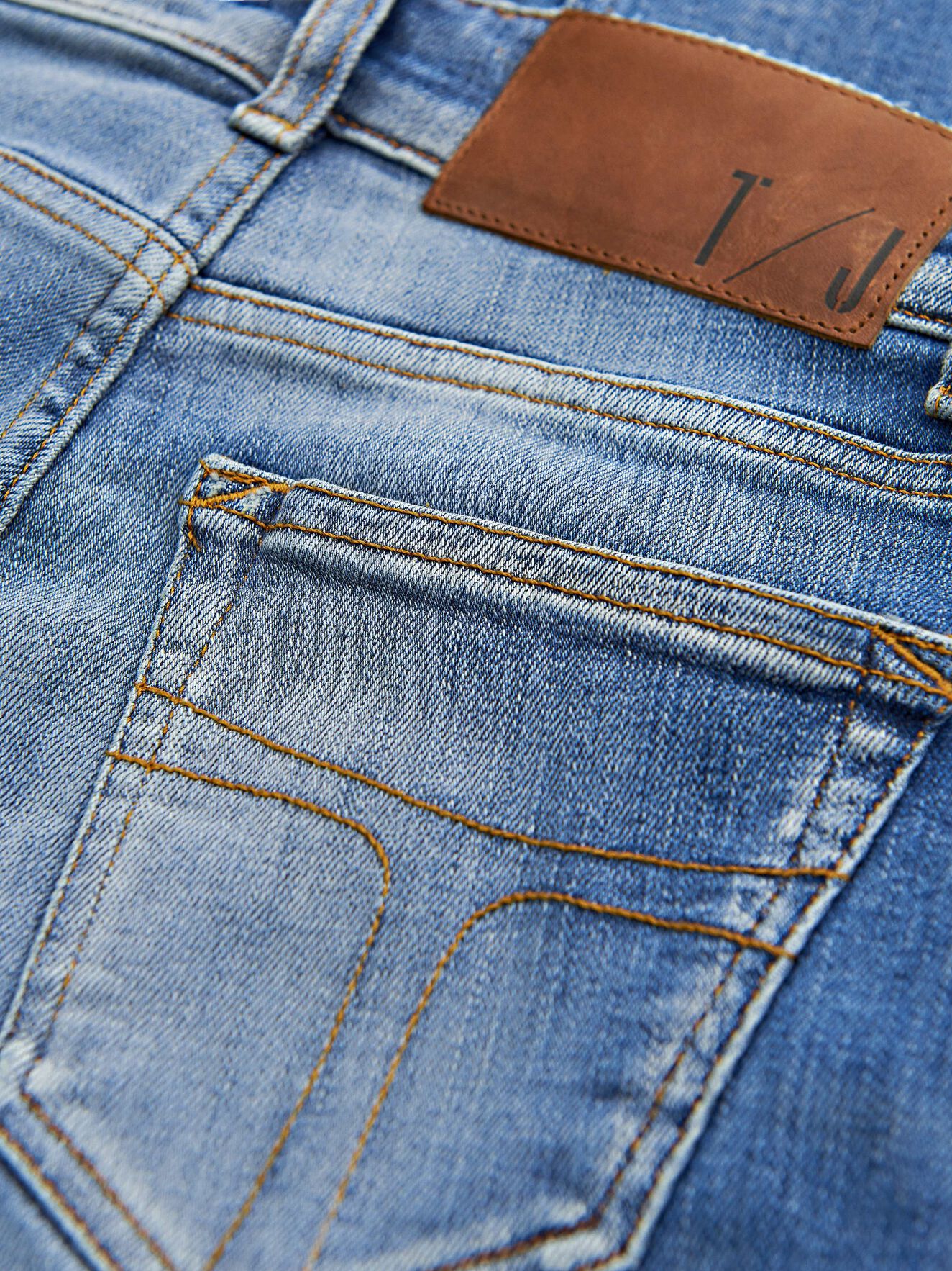 Slight Jeans in Dust blue from Tiger of Sweden Slight Jeans in Dust blue from Tiger of Sweden