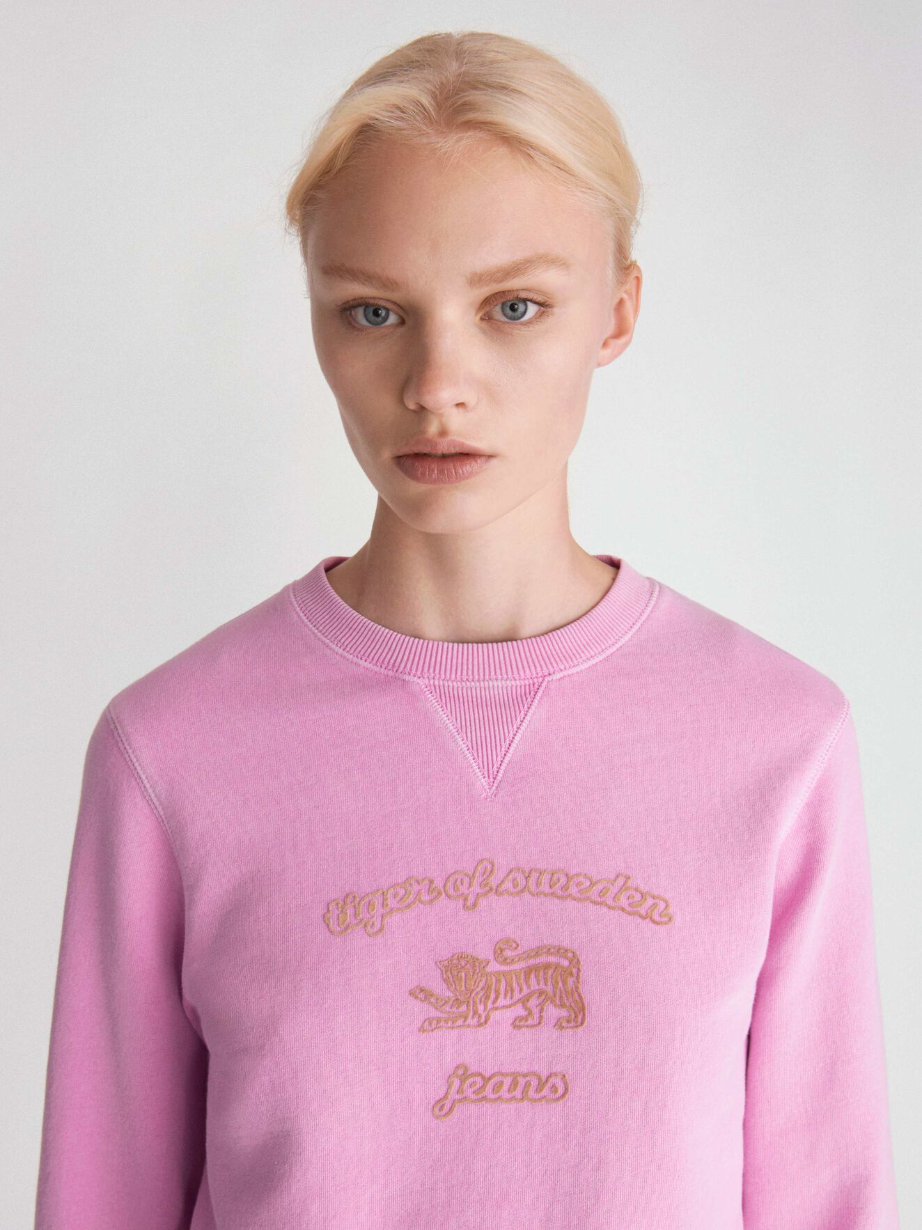Obscura Pr Sweatshirt in Pink from Tiger of Sweden Obscura Pr Sweatshirt in Pink from Tiger of Sweden