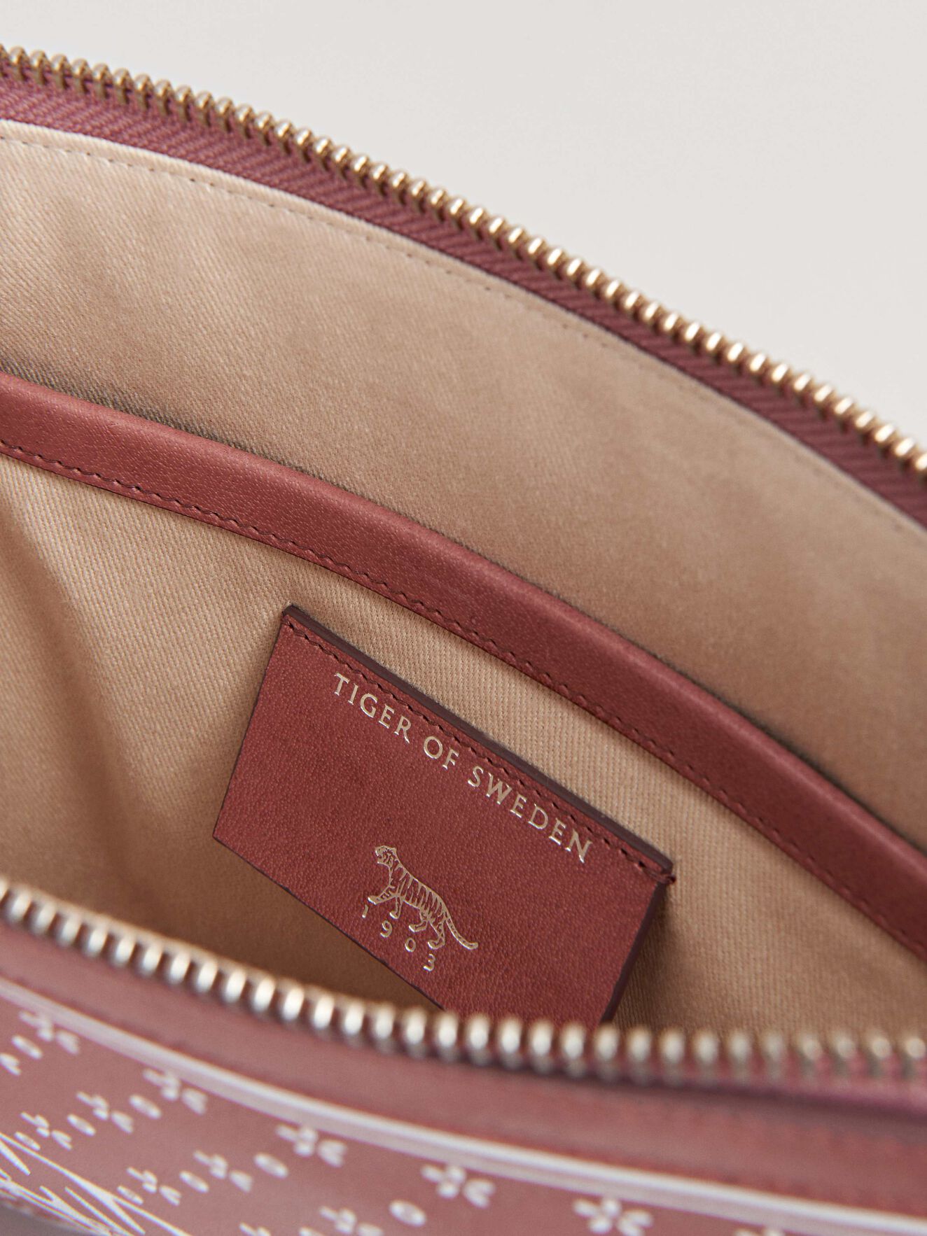 Flogrentia Tasche in Mellow Mulberry from Tiger of Sweden Flogrentia Tasche in Mellow Mulberry from Tiger of Sweden