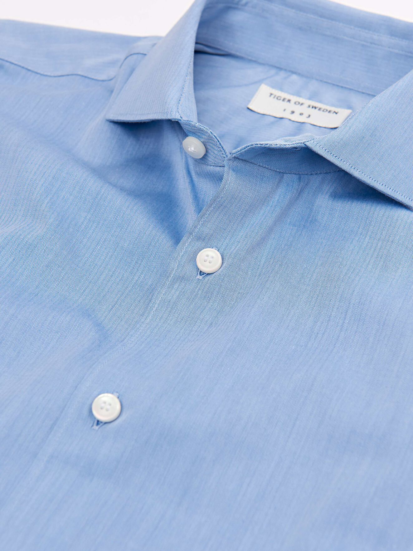 Farrell 5 Shirt in Dust blue from Tiger of Sweden Farrell 5 Shirt in Dust blue from Tiger of Sweden