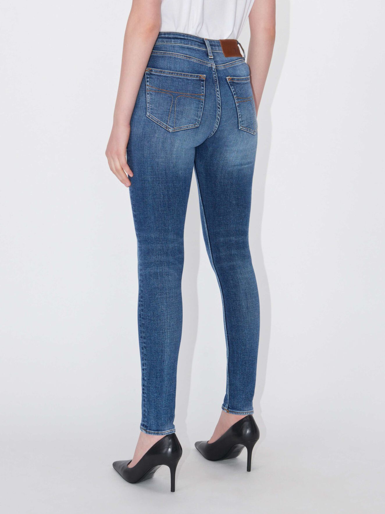 Shelly Jeans in Dust blue from Tiger of Sweden Shelly Jeans in Dust blue from Tiger of Sweden