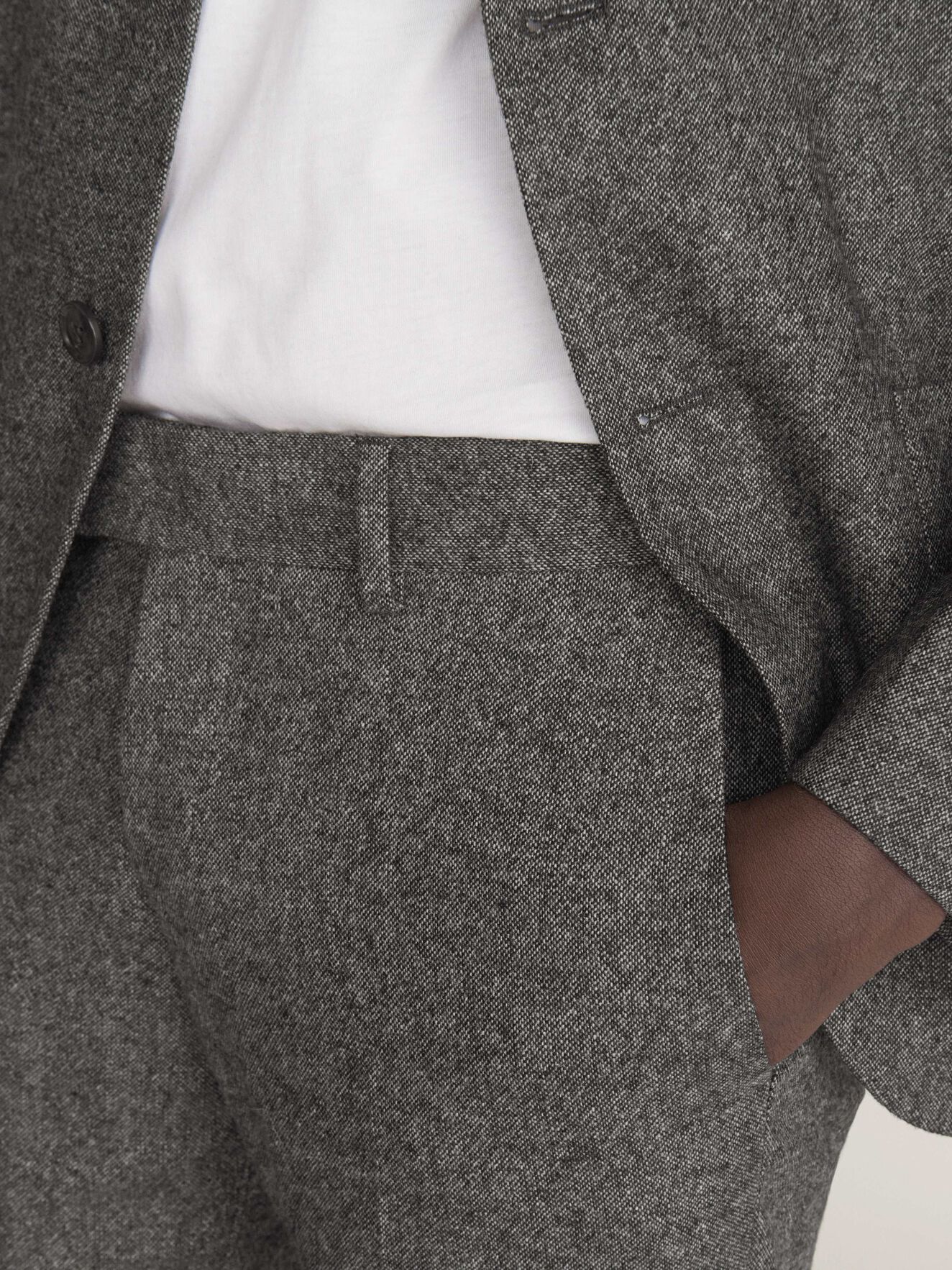 Tordon Trousers in Light grey melange from Tiger of Sweden Tordon Trousers in Light grey melange from Tiger of Sweden