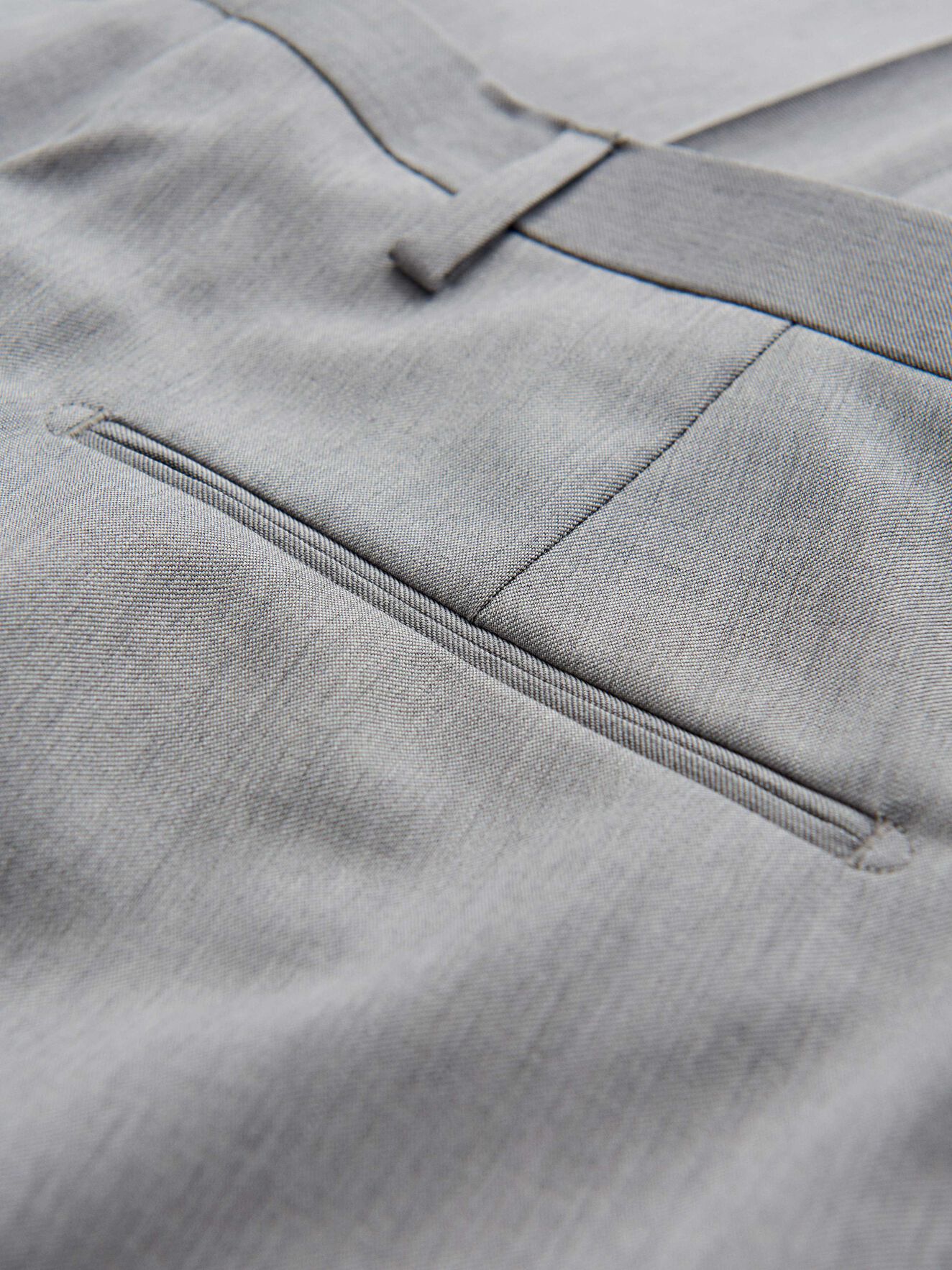 Thodd Trousers in Light grey melange from Tiger of Sweden Thodd Trousers in Light grey melange from Tiger of Sweden