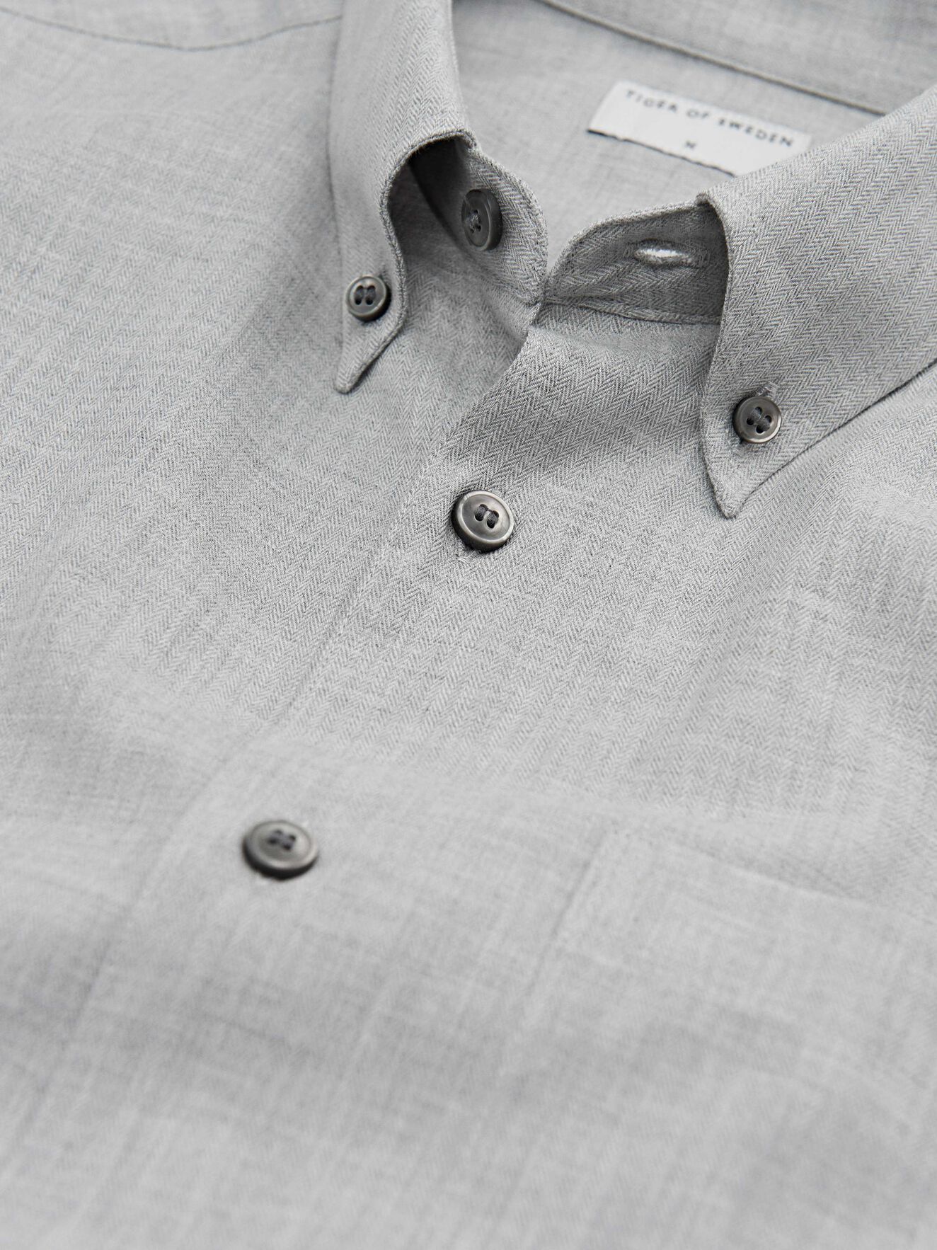 Sankt Hemd in Light grey melange from Tiger of Sweden Sankt Hemd in Light grey melange from Tiger of Sweden