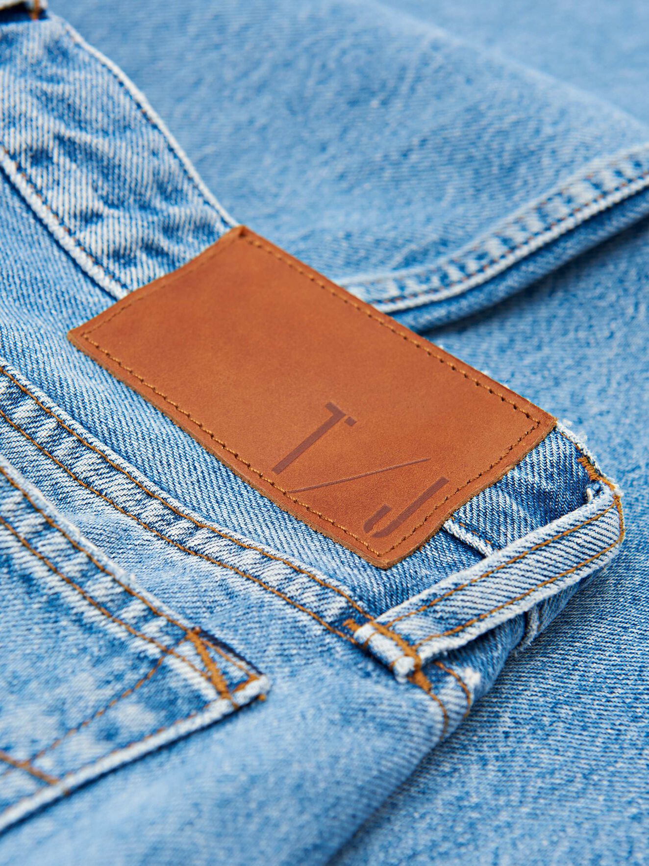 Loose Jeans in Light blue from Tiger of Sweden Loose Jeans in Light blue from Tiger of Sweden