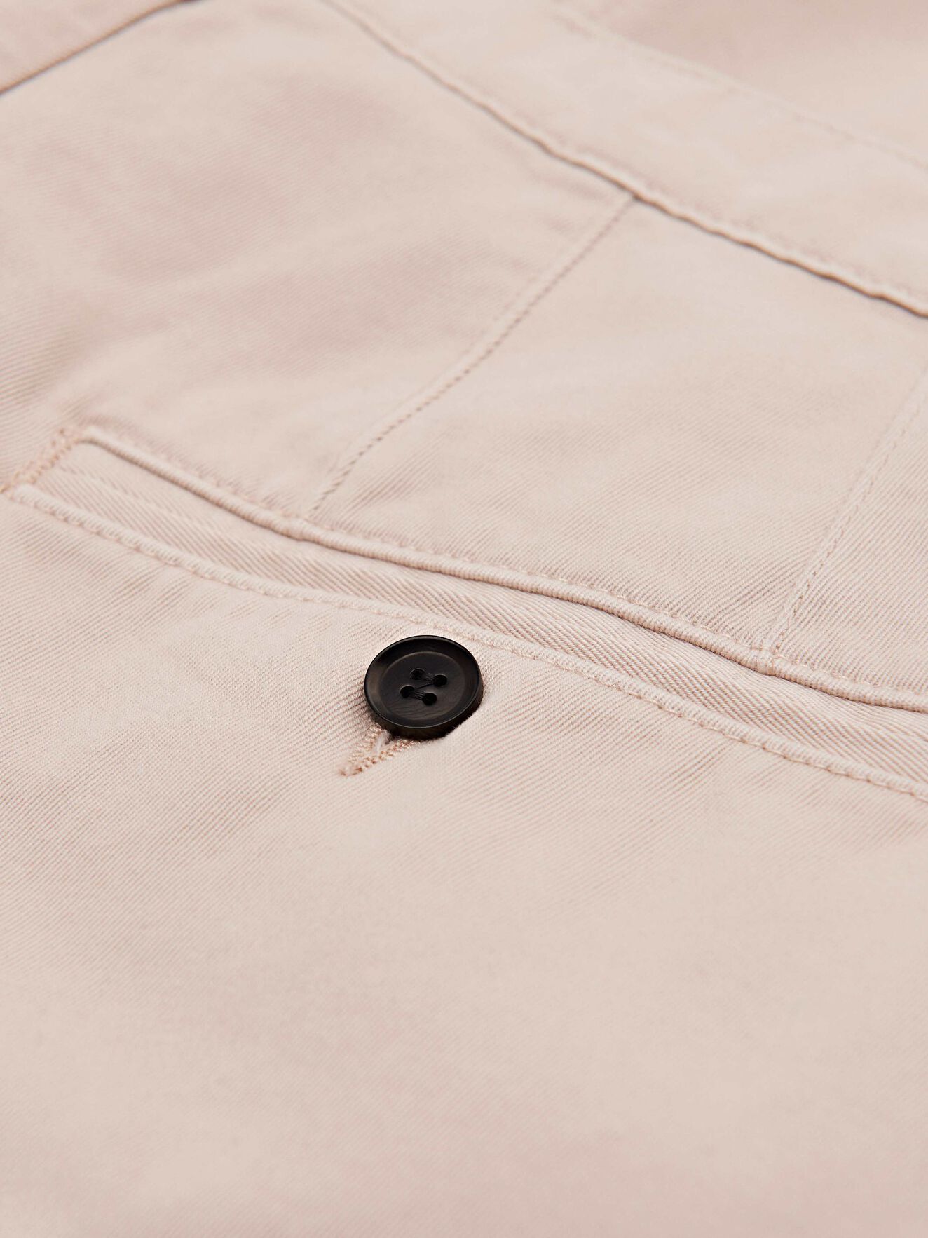 Easty Shorts in Soft Beige from Tiger of Sweden Easty Shorts in Soft Beige from Tiger of Sweden