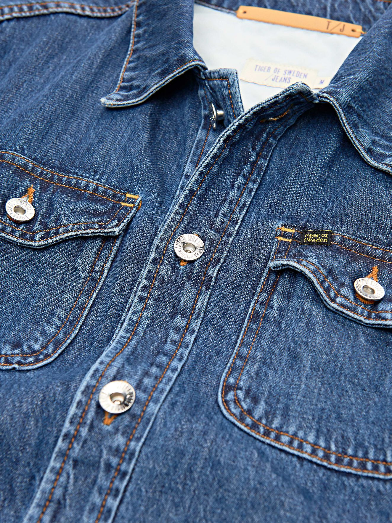 Get Jacke in Midnight blue from Tiger of Sweden Get Jacke in Midnight blue from Tiger of Sweden