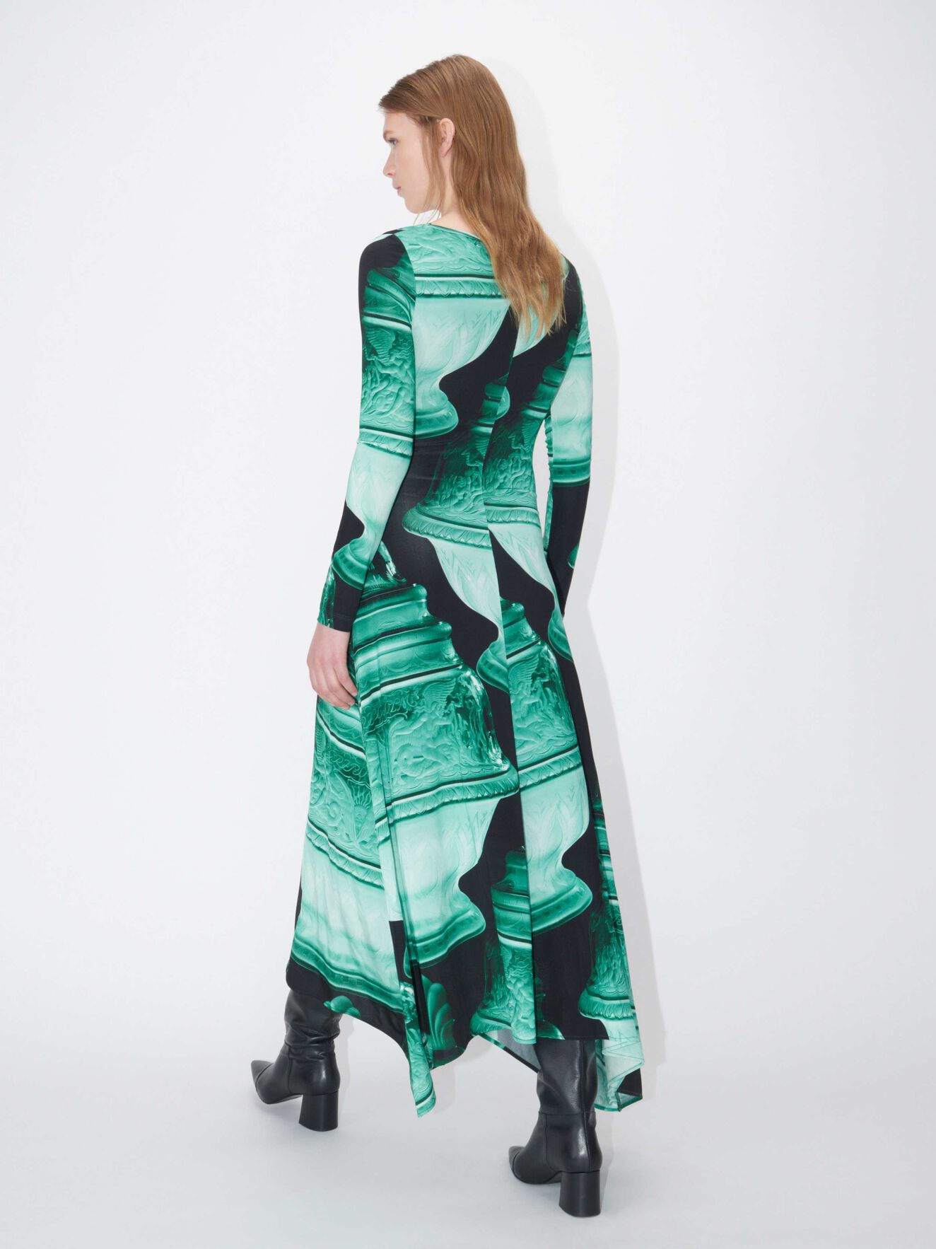 Robe Pennie in ARTWORK from Tiger of Sweden Robe Pennie in ARTWORK from Tiger of Sweden