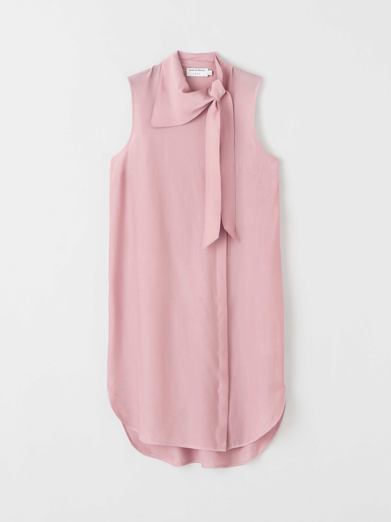 Saarburg Dress in Gents Pink from Tiger of Sweden Saarburg Dress in Gents Pink from Tiger of Sweden