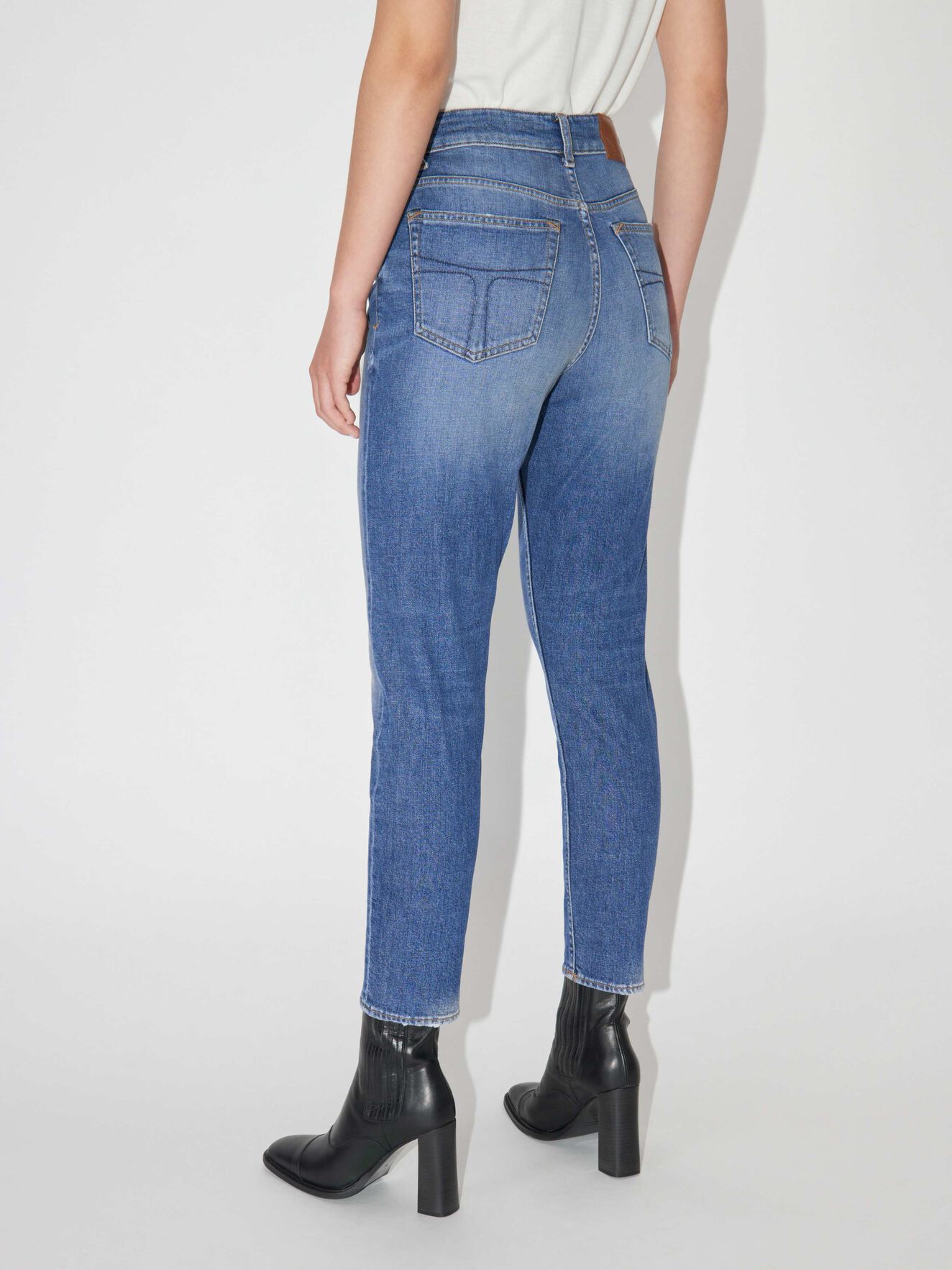 Lea Jeans in Medium Blue from Tiger of Sweden Lea Jeans in Medium Blue from Tiger of Sweden