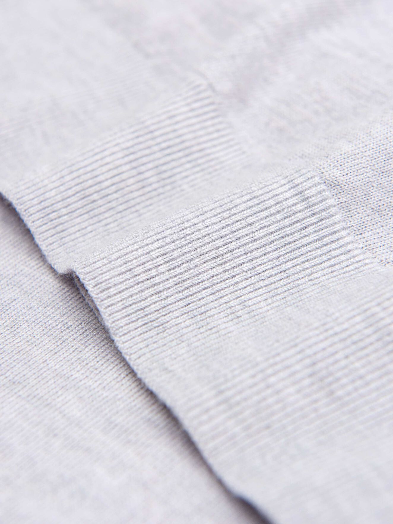 Nichols Pullover in Light grey melange from Tiger of Sweden Nichols Pullover in Light grey melange from Tiger of Sweden