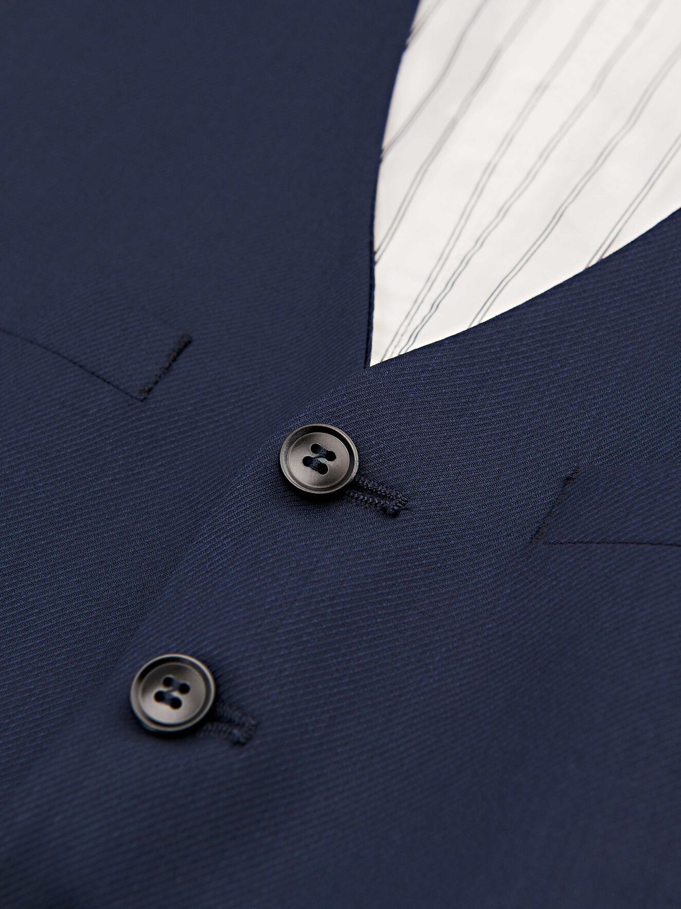 Wolmer Weste in Midnight blue from Tiger of Sweden Wolmer Weste in Midnight blue from Tiger of Sweden