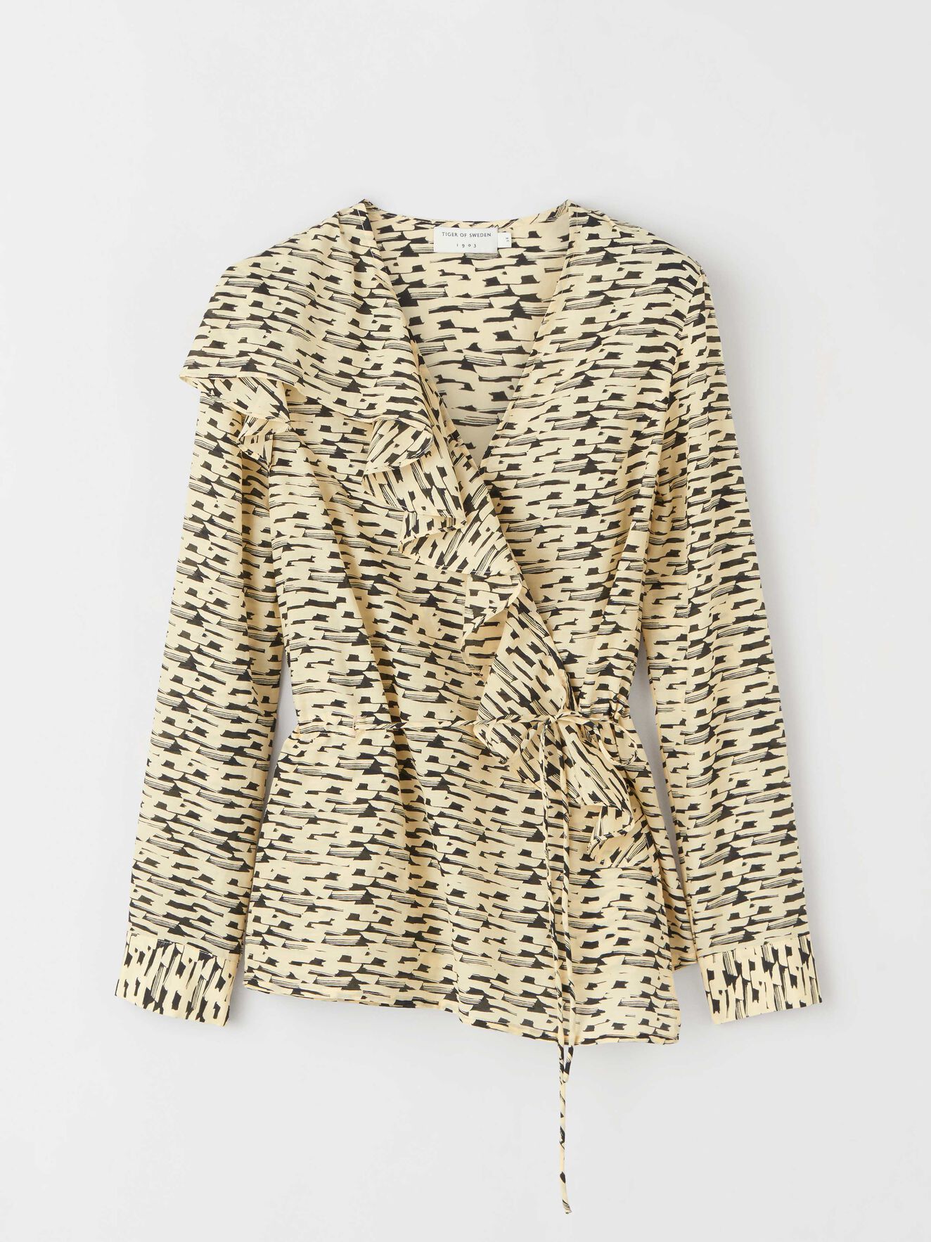 Doutze P Top in ARTWORK from Tiger of Sweden Doutze P Top in ARTWORK from Tiger of Sweden