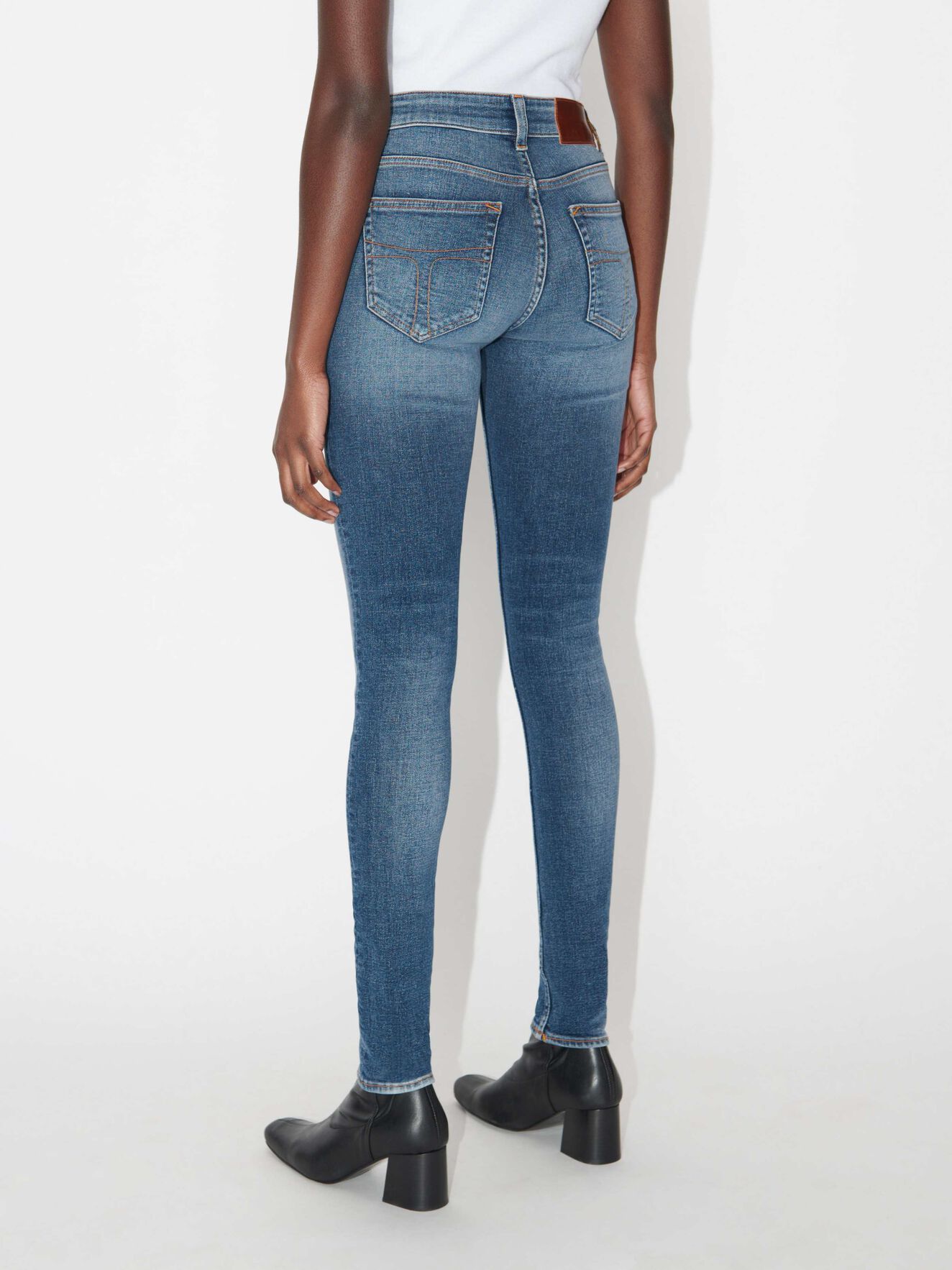 Slight Jeans in Dust blue from Tiger of Sweden Slight Jeans in Dust blue from Tiger of Sweden