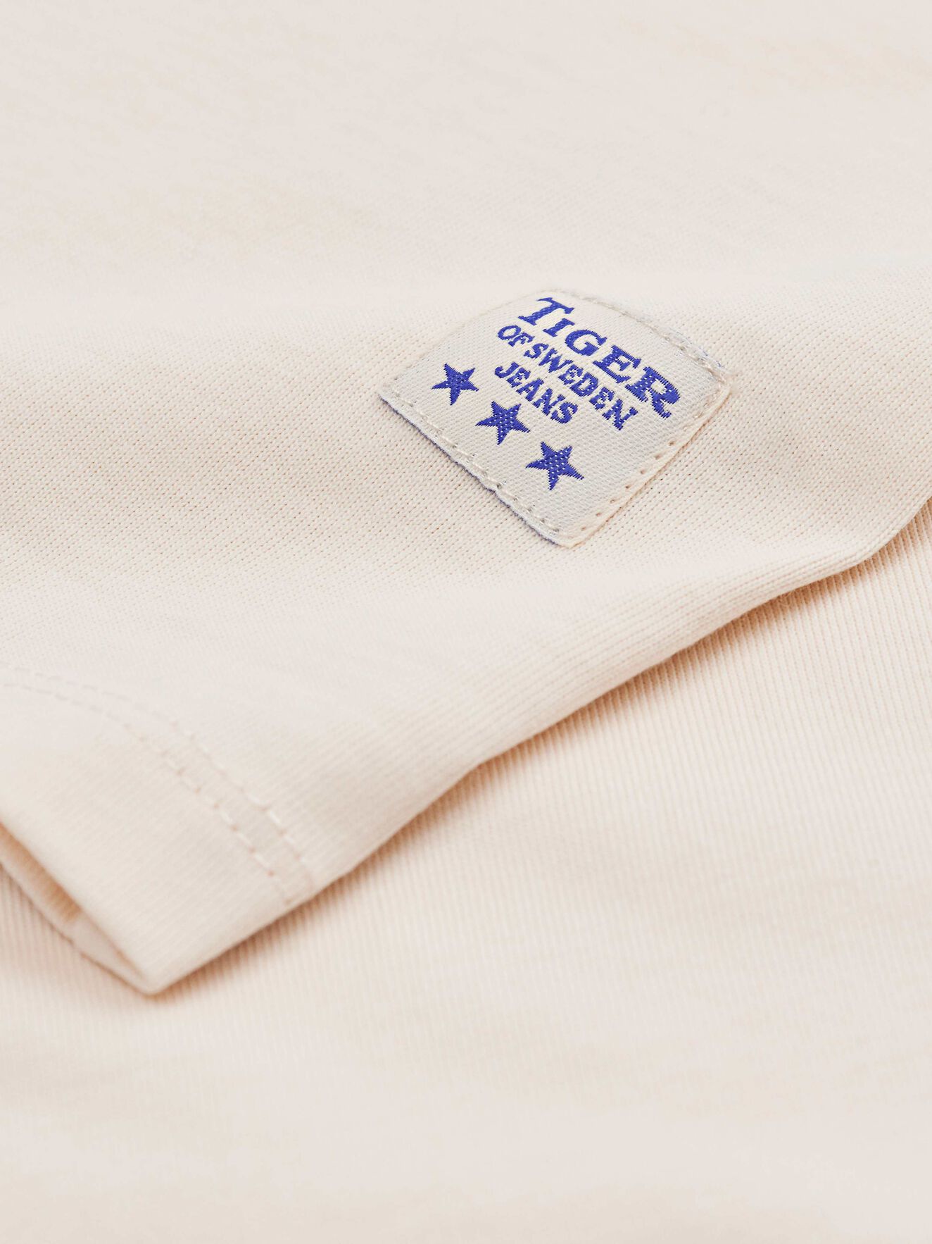 Pro T-Shirt in Birch Bark from Tiger of Sweden Pro T-Shirt in Birch Bark from Tiger of Sweden