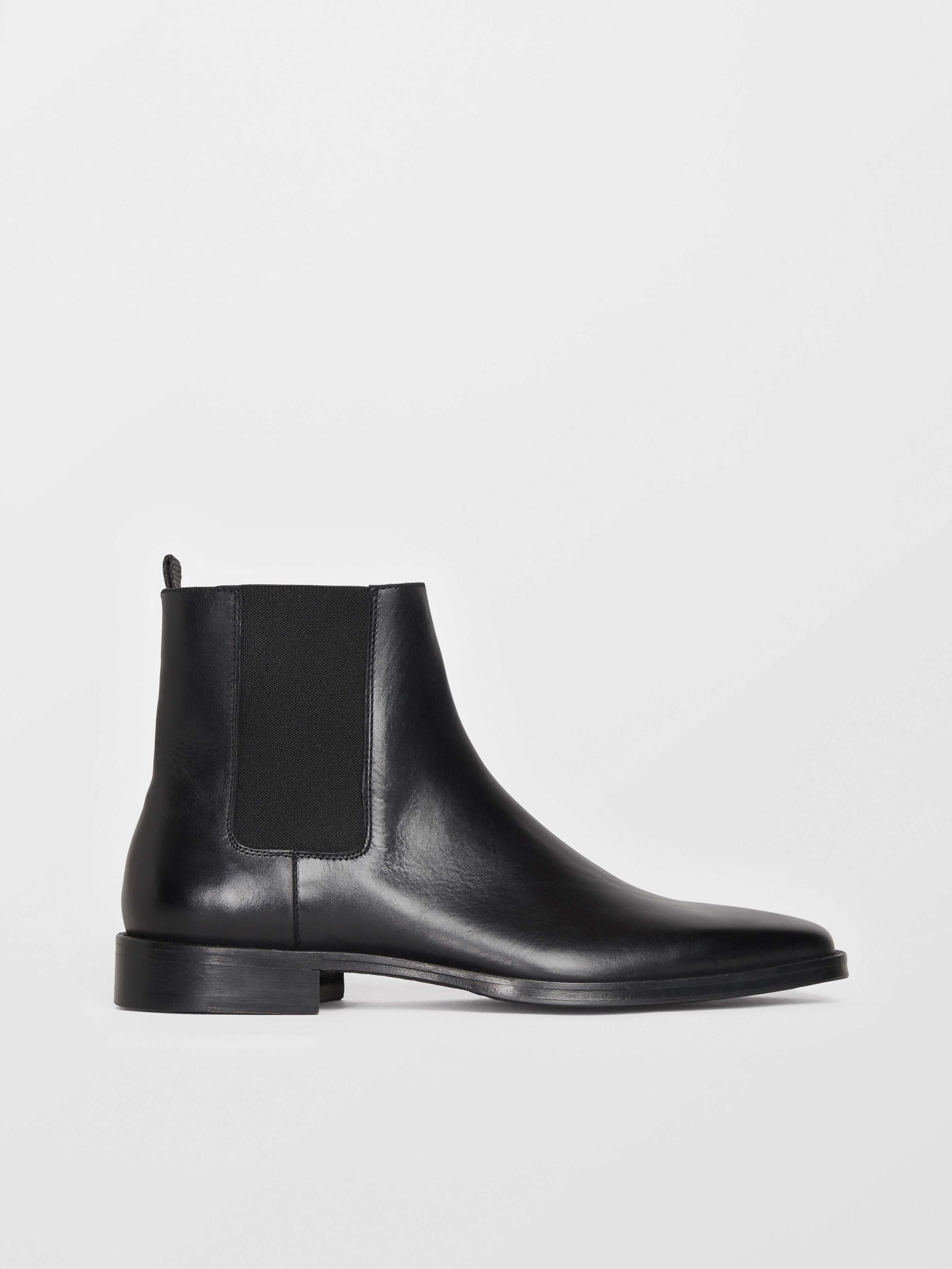 Shoes - Discover this season's men's shoes online at Tiger of Sweden