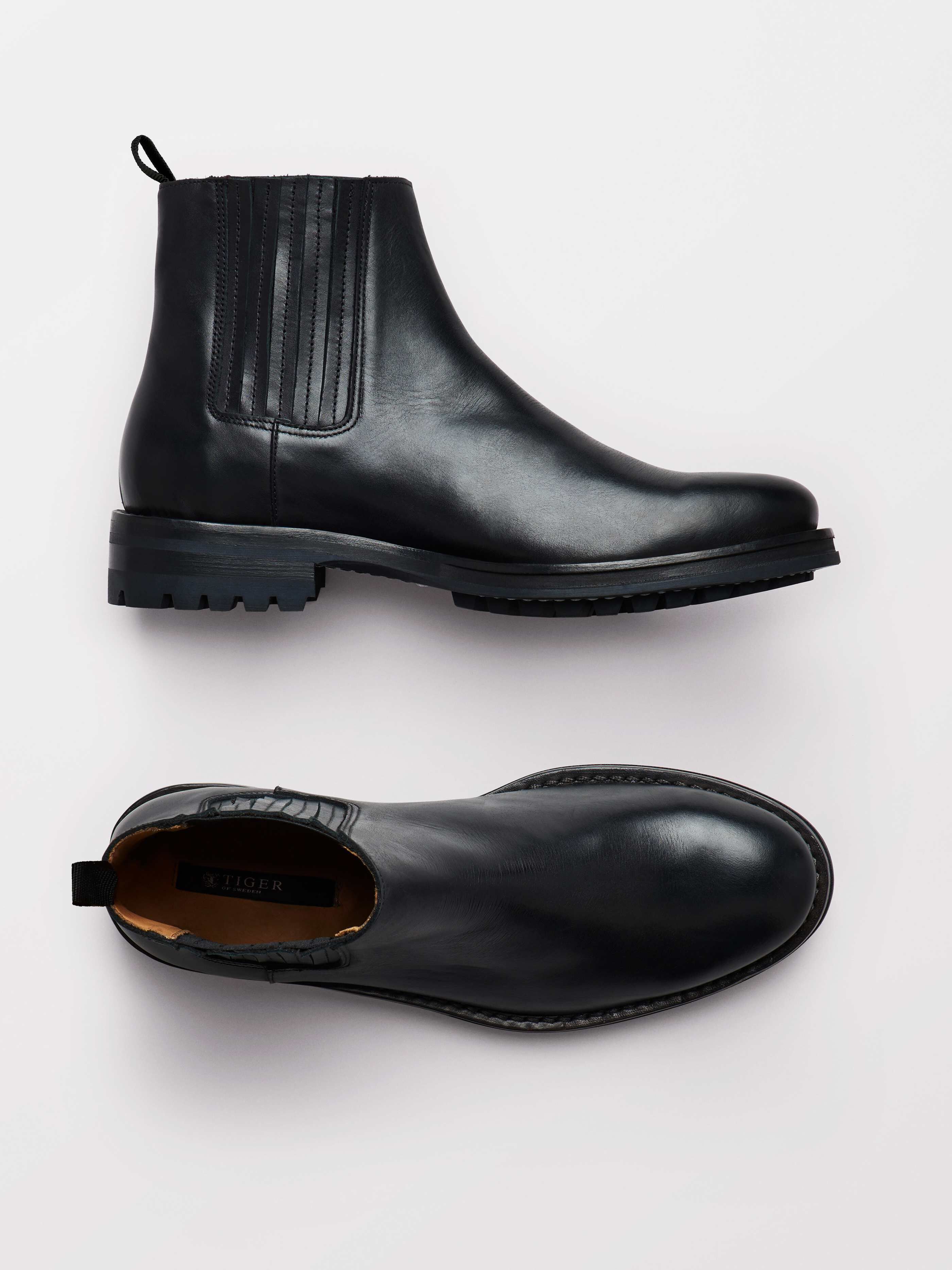 tiger chelsea boots