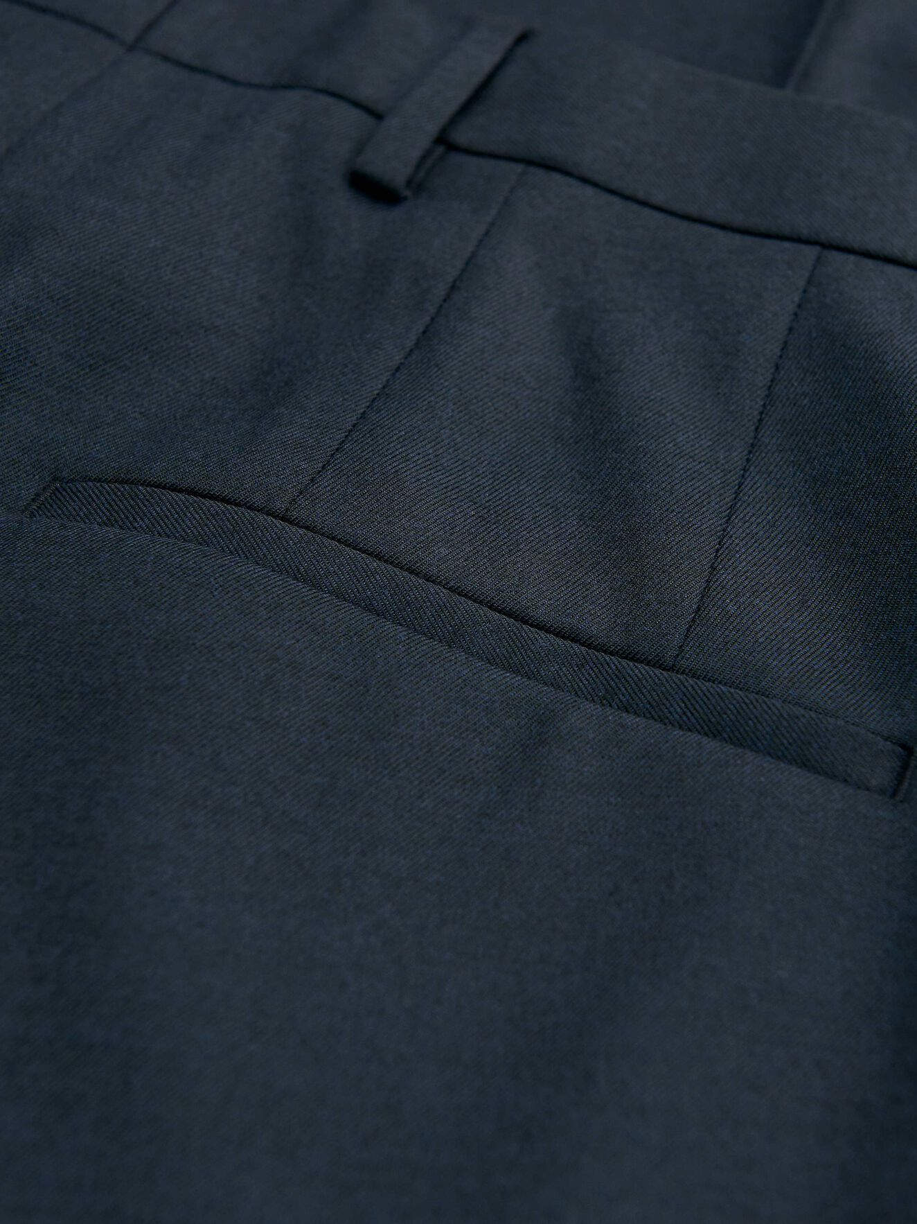 Cone Trousers in Midnight blue from Tiger of Sweden Cone Trousers in Midnight blue from Tiger of Sweden