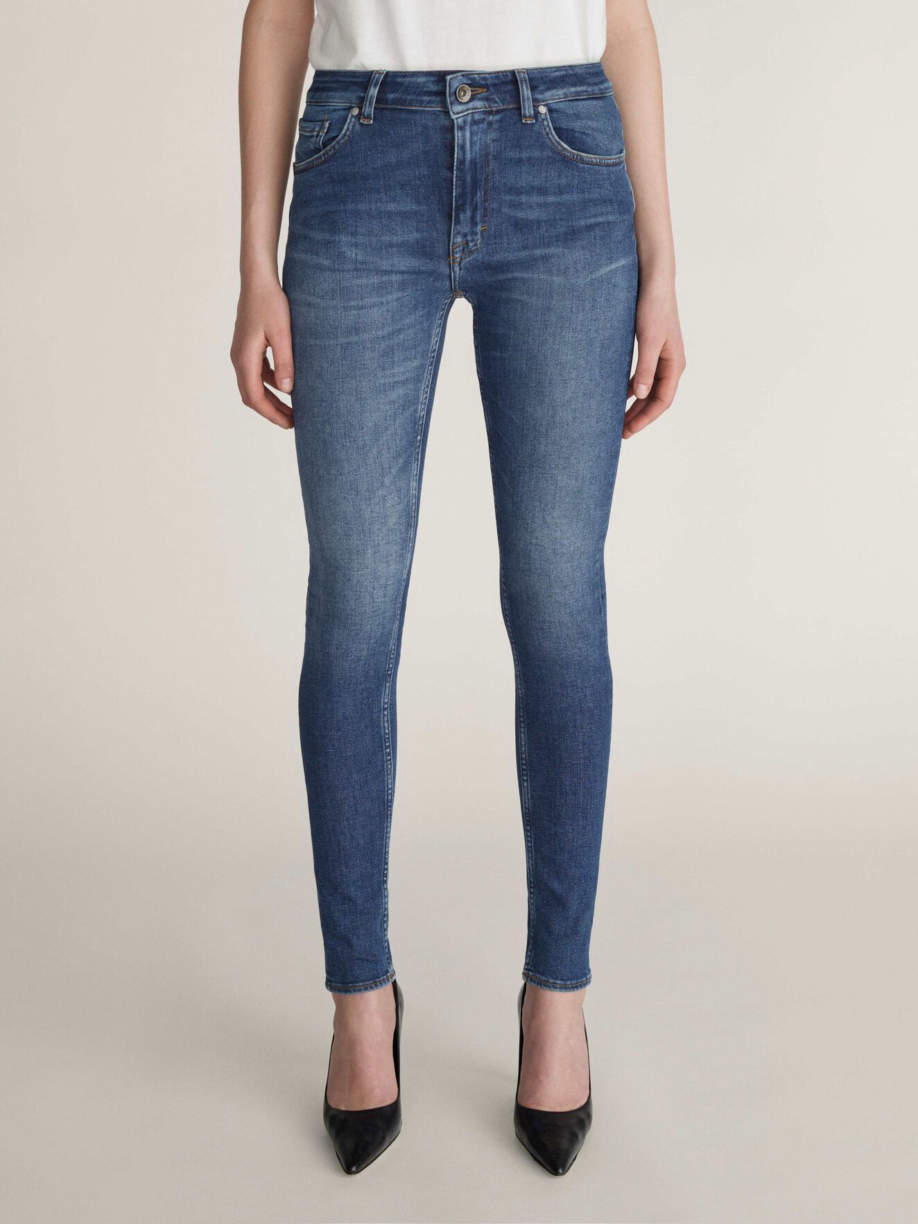 Slight Jeans in Medium Blue from Tiger of Sweden Slight Jeans in Medium Blue from Tiger of Sweden