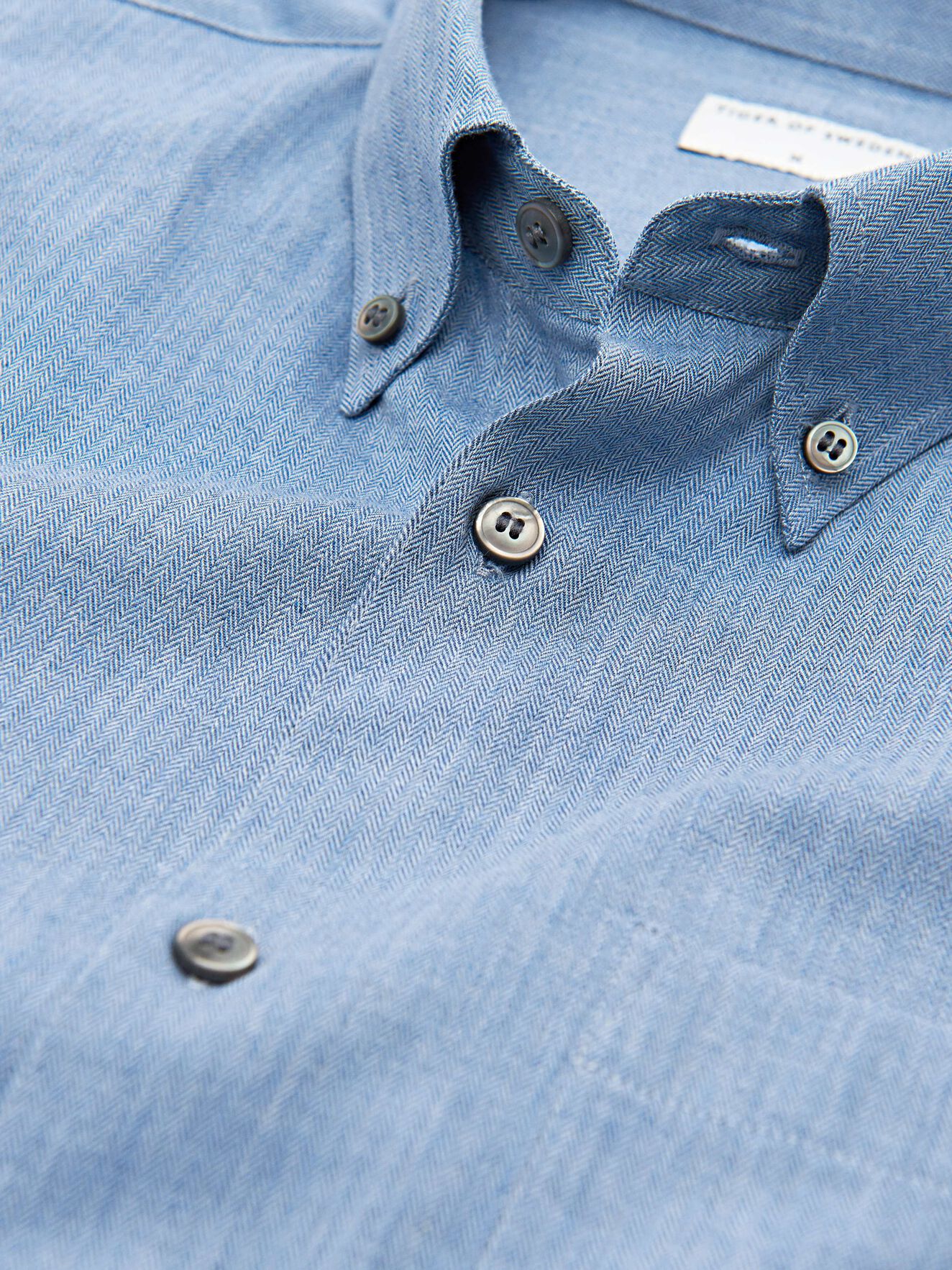 Sankt Shirt in Dust blue from Tiger of Sweden Sankt Shirt in Dust blue from Tiger of Sweden