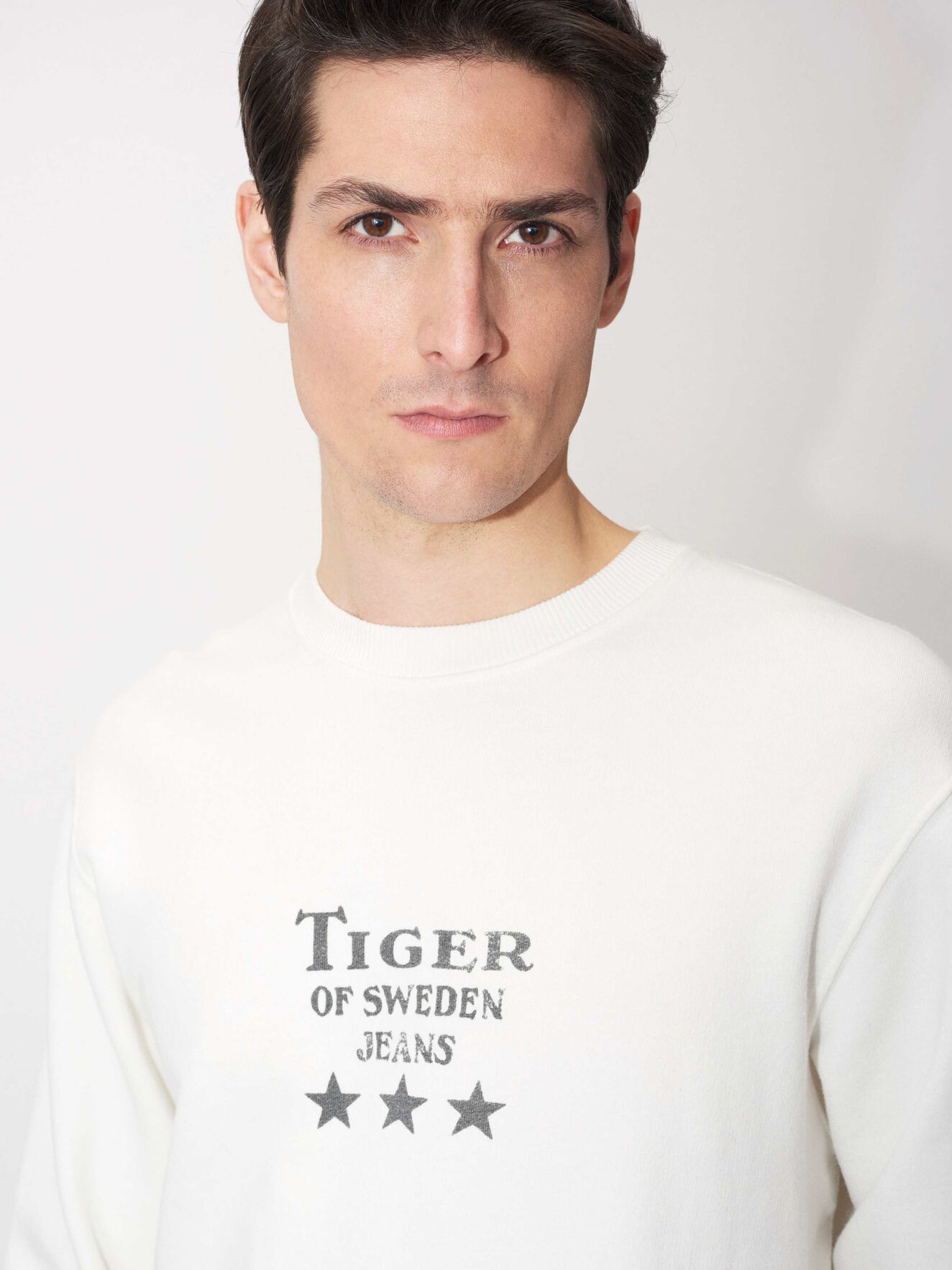 Tano O Sweatshirt in Birch Bark from Tiger of Sweden Tano O Sweatshirt in Birch Bark from Tiger of Sweden