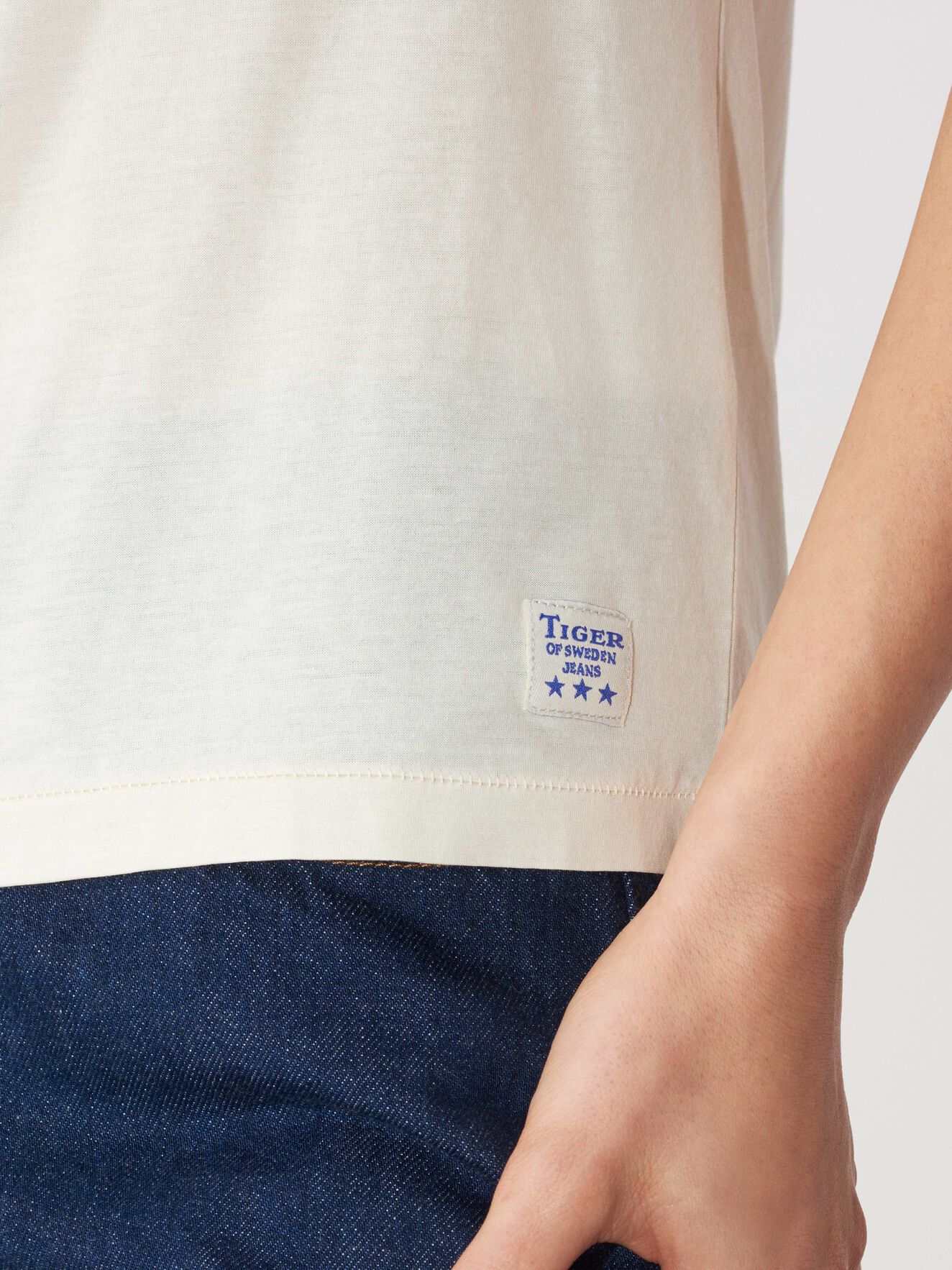 Sanja T-Shirt in Birch Bark from Tiger of Sweden Sanja T-Shirt in Birch Bark from Tiger of Sweden