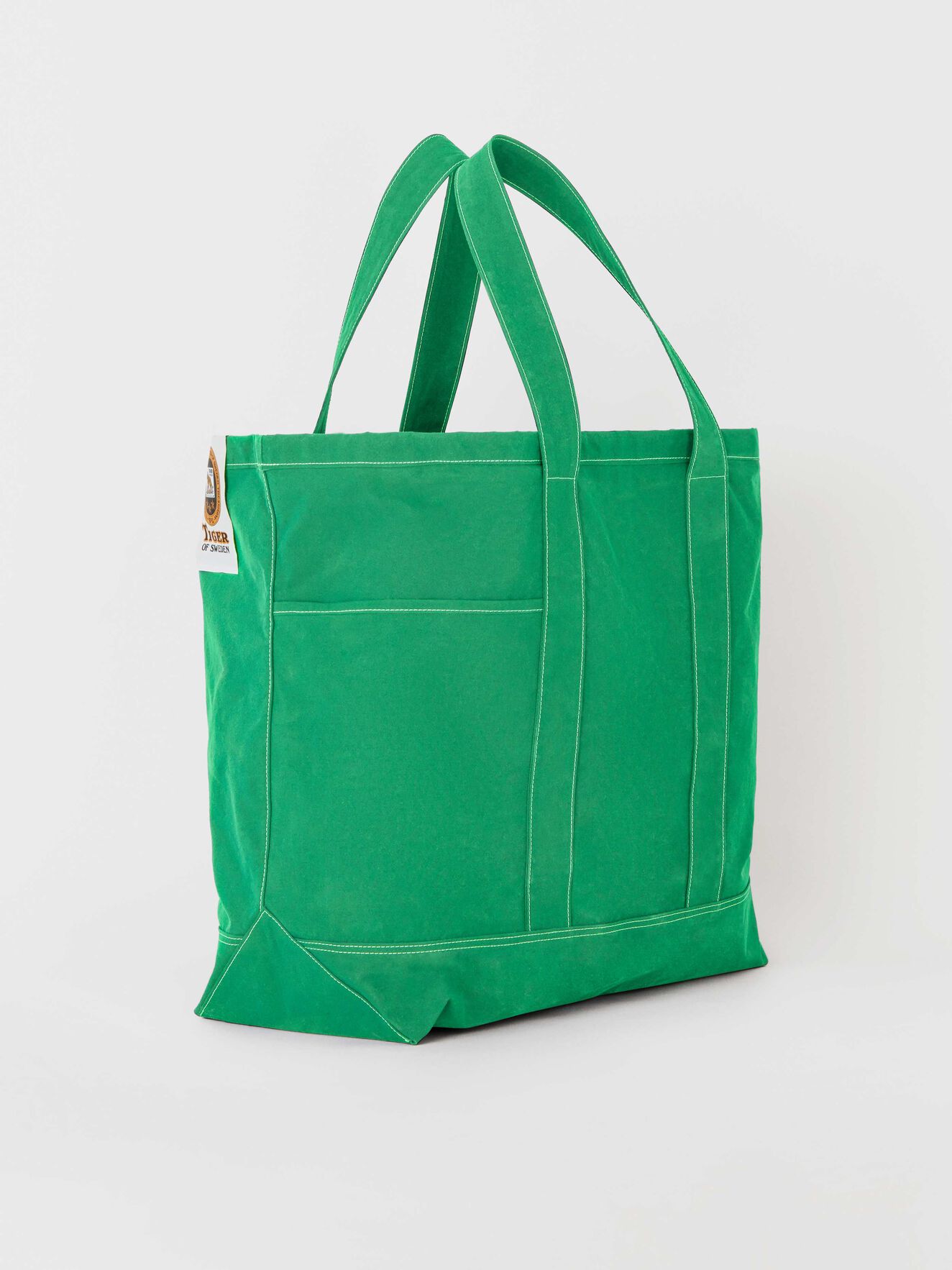 Sac fourre-tout Drop 2 in Marine Green from Tiger of Sweden Sac fourre-tout Drop 2 in Marine Green from Tiger of Sweden