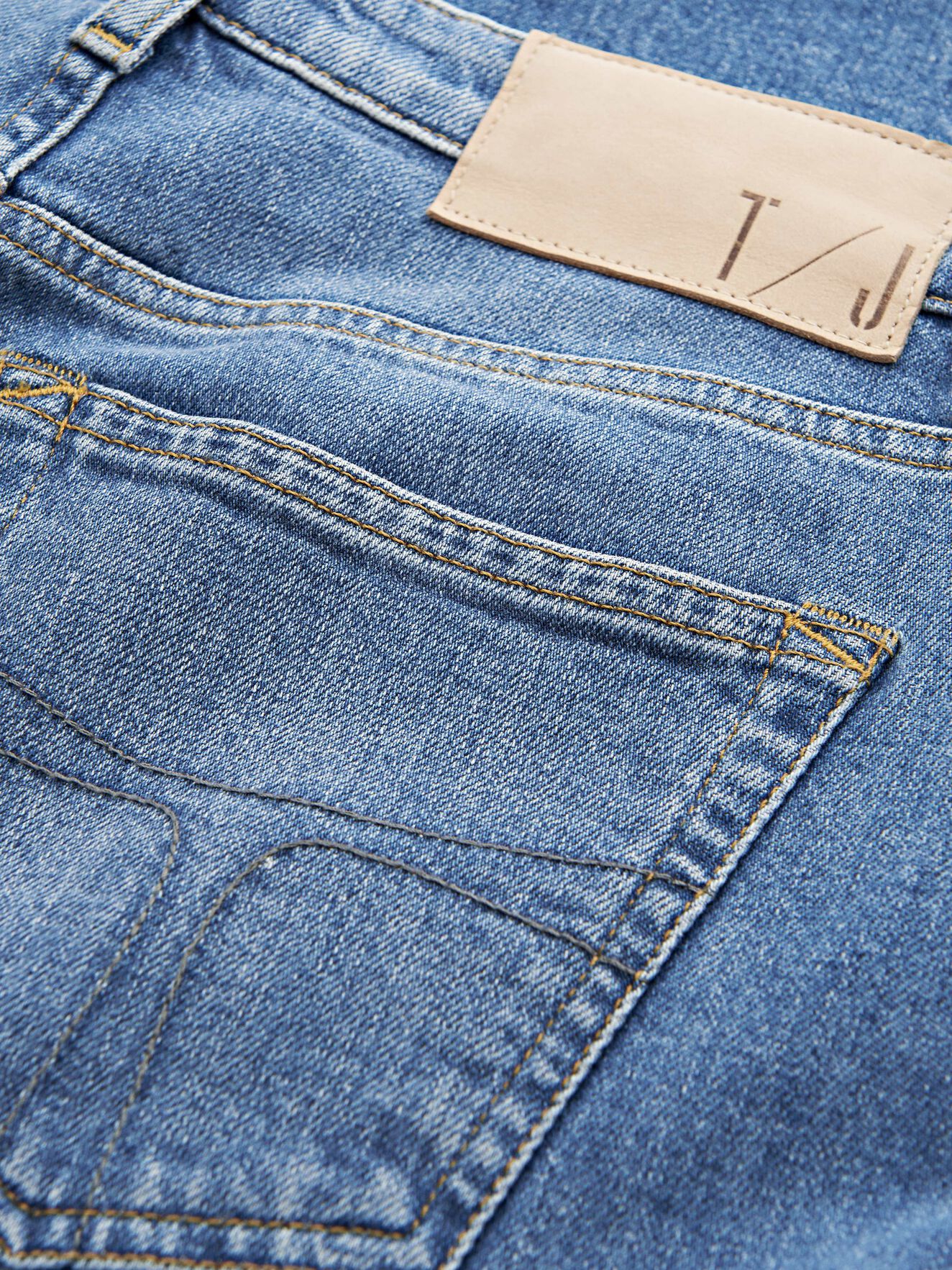Fran Jeans in Light blue from Tiger of Sweden Fran Jeans in Light blue from Tiger of Sweden