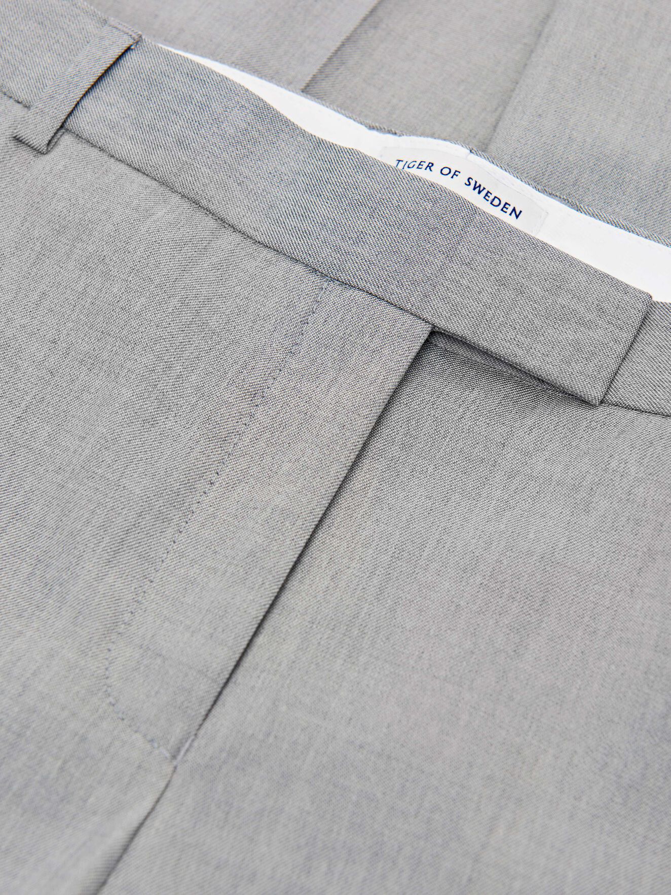 Hollen Trousers in Light grey melange from Tiger of Sweden Hollen Trousers in Light grey melange from Tiger of Sweden