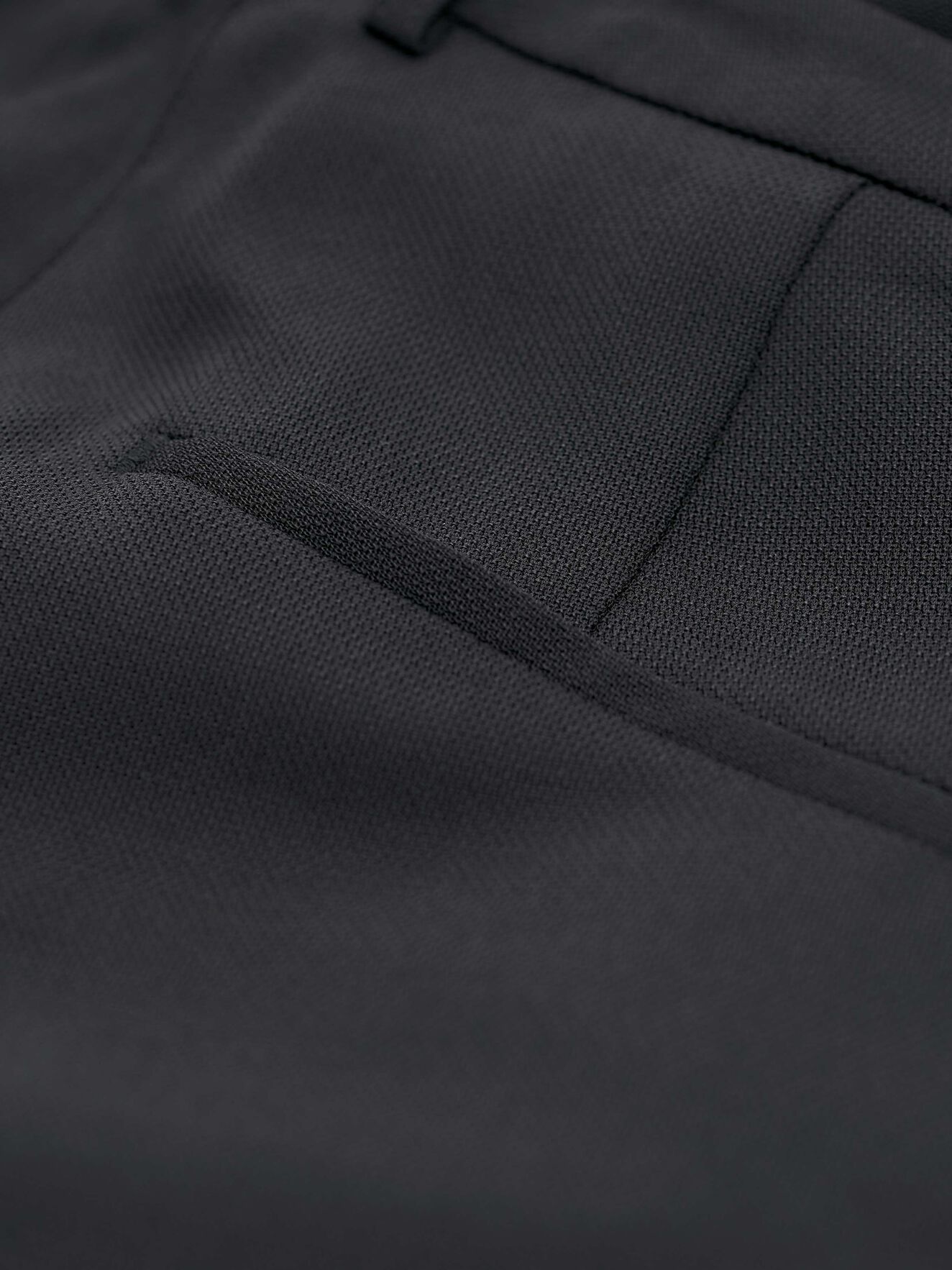 Lovann 5 Hose in Night Black from Tiger of Sweden Lovann 5 Hose in Night Black from Tiger of Sweden