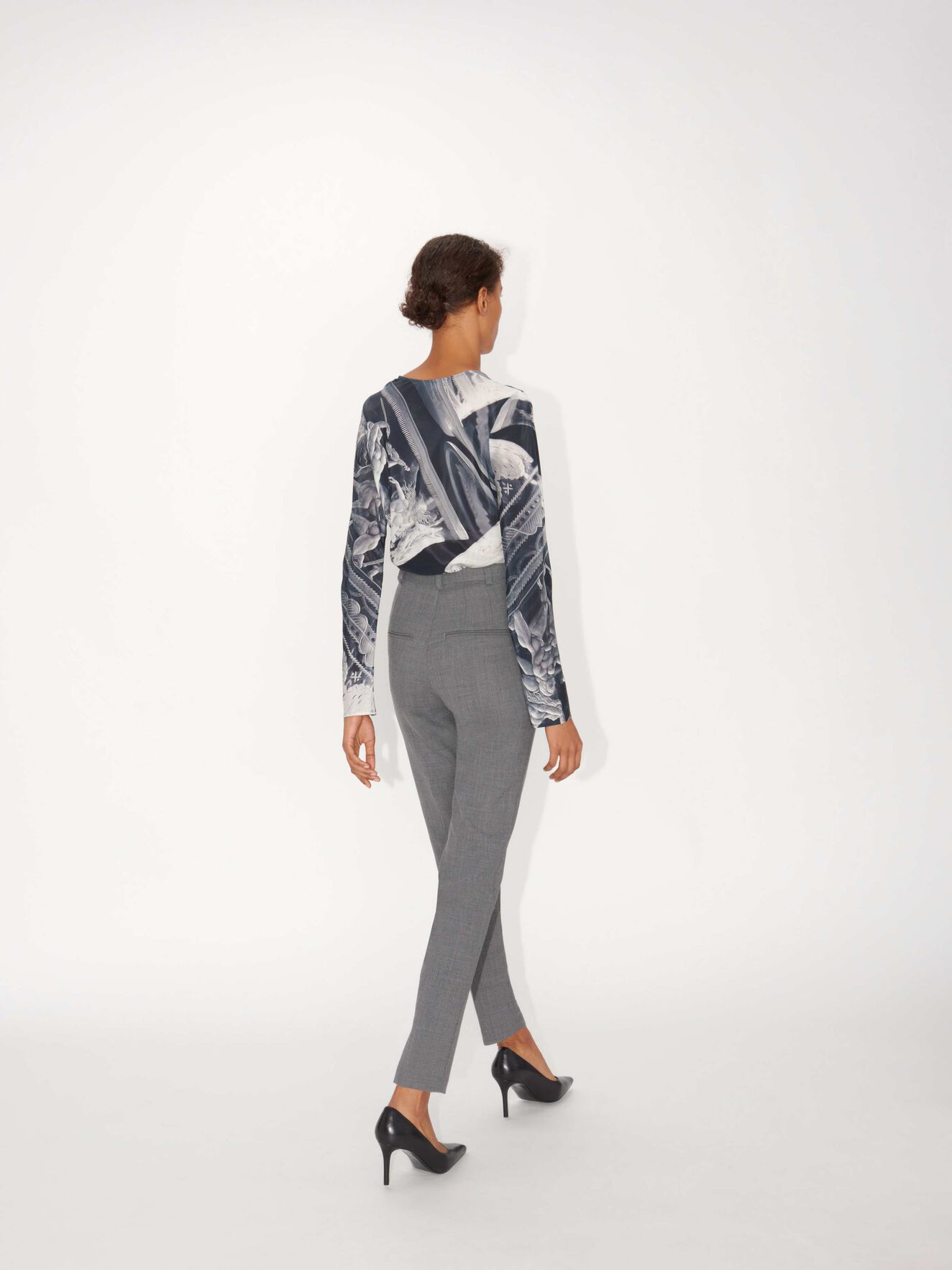 Bergenia Trousers in Dark grey Mel from Tiger of Sweden Bergenia Trousers in Dark grey Mel from Tiger of Sweden