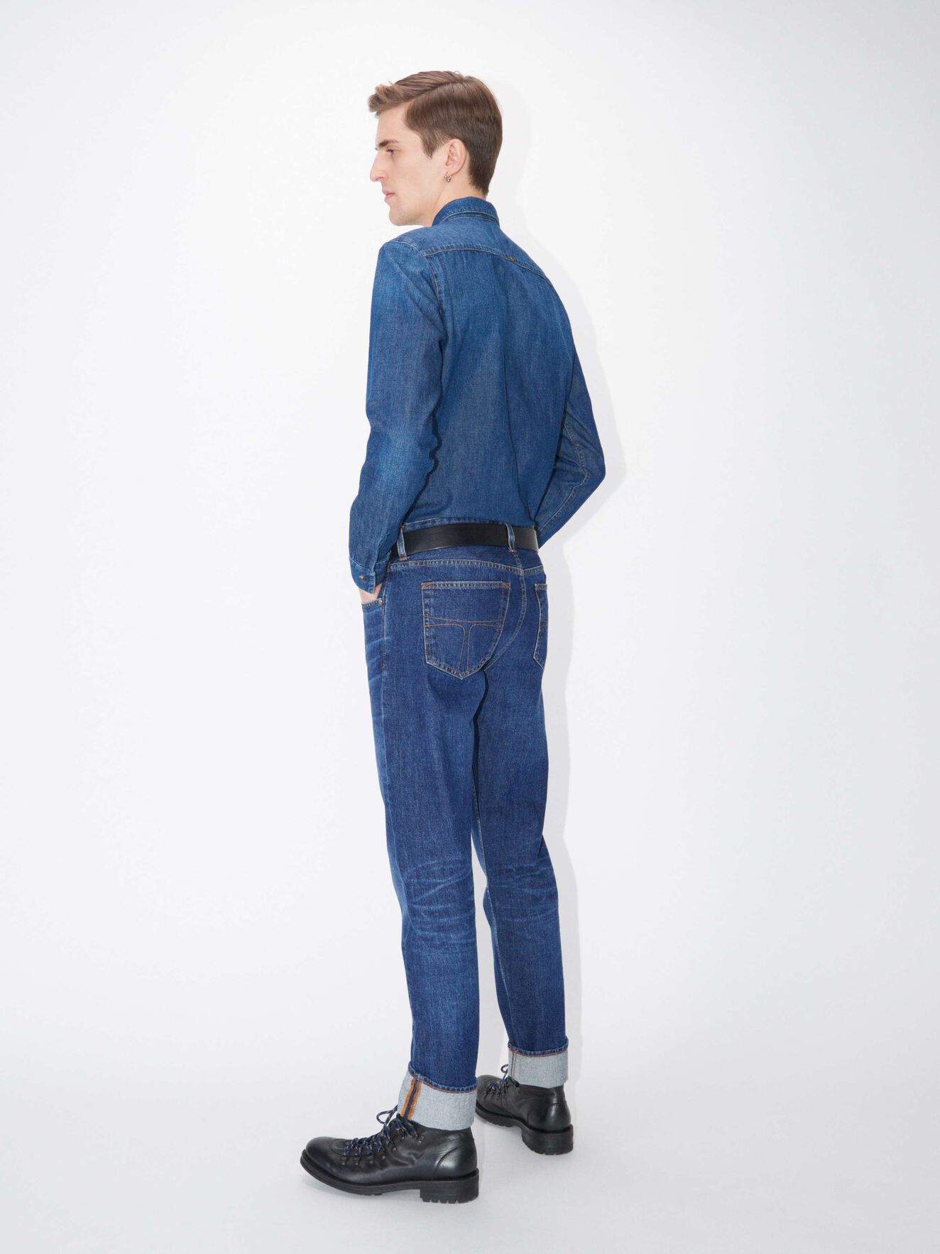 Chemise Sid in Medium Blue from Tiger of Sweden Chemise Sid in Medium Blue from Tiger of Sweden