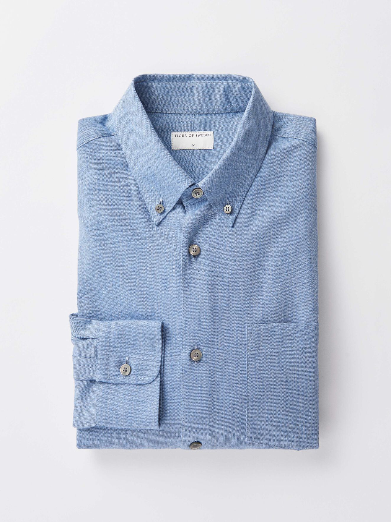 Sankt Shirt in Dust blue from Tiger of Sweden Sankt Shirt in Dust blue from Tiger of Sweden