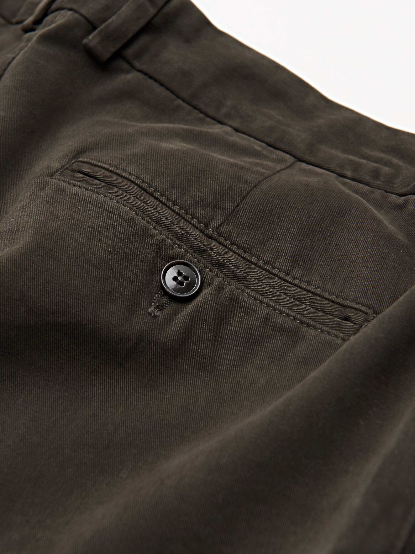Hills 6 PPT Shorts in Military from Tiger of Sweden Hills 6 PPT Shorts in Military from Tiger of Sweden