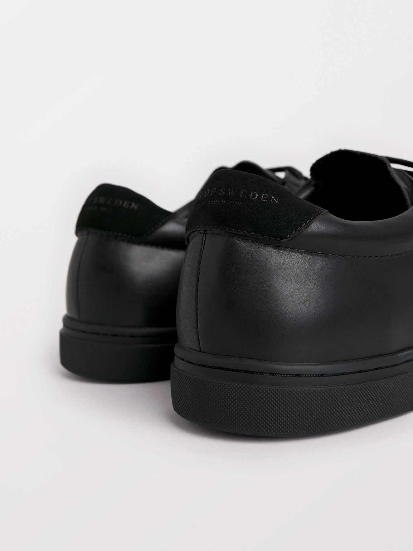 arne leather trainer