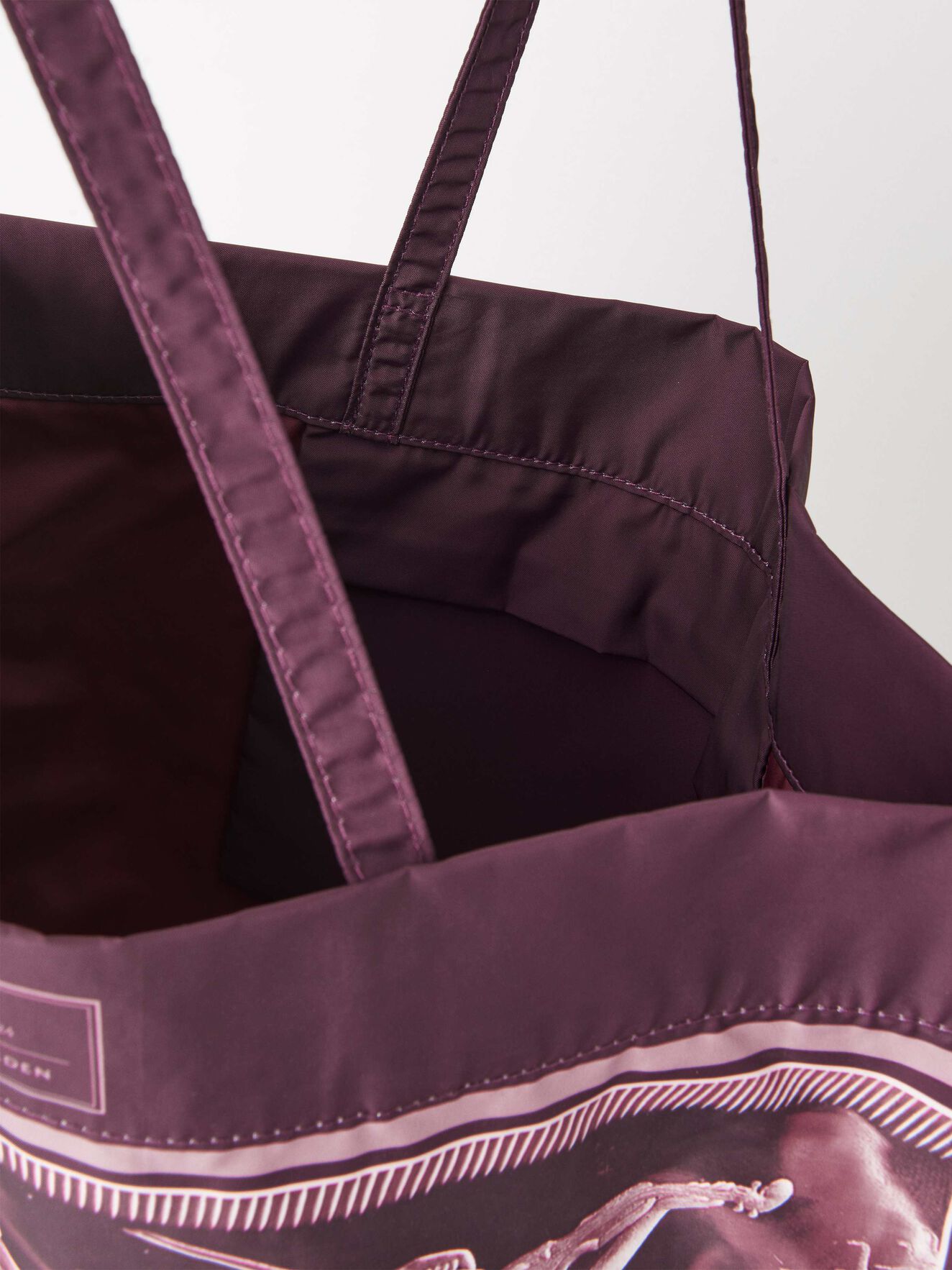 Alvara Tasche in Regal Red from Tiger of Sweden Alvara Tasche in Regal Red from Tiger of Sweden