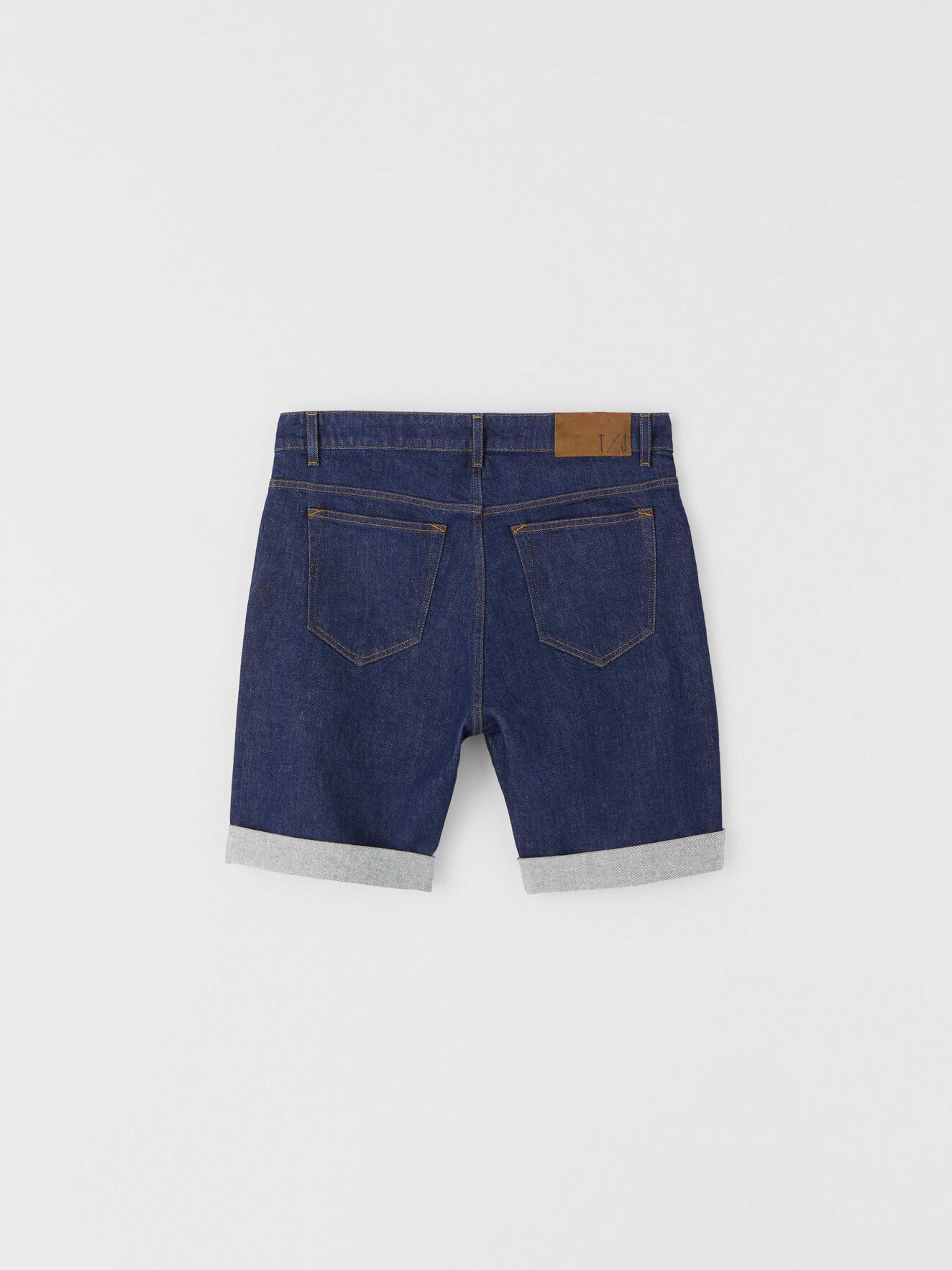 Ash Shorts in Midnight blue from Tiger of Sweden Ash Shorts in Midnight blue from Tiger of Sweden