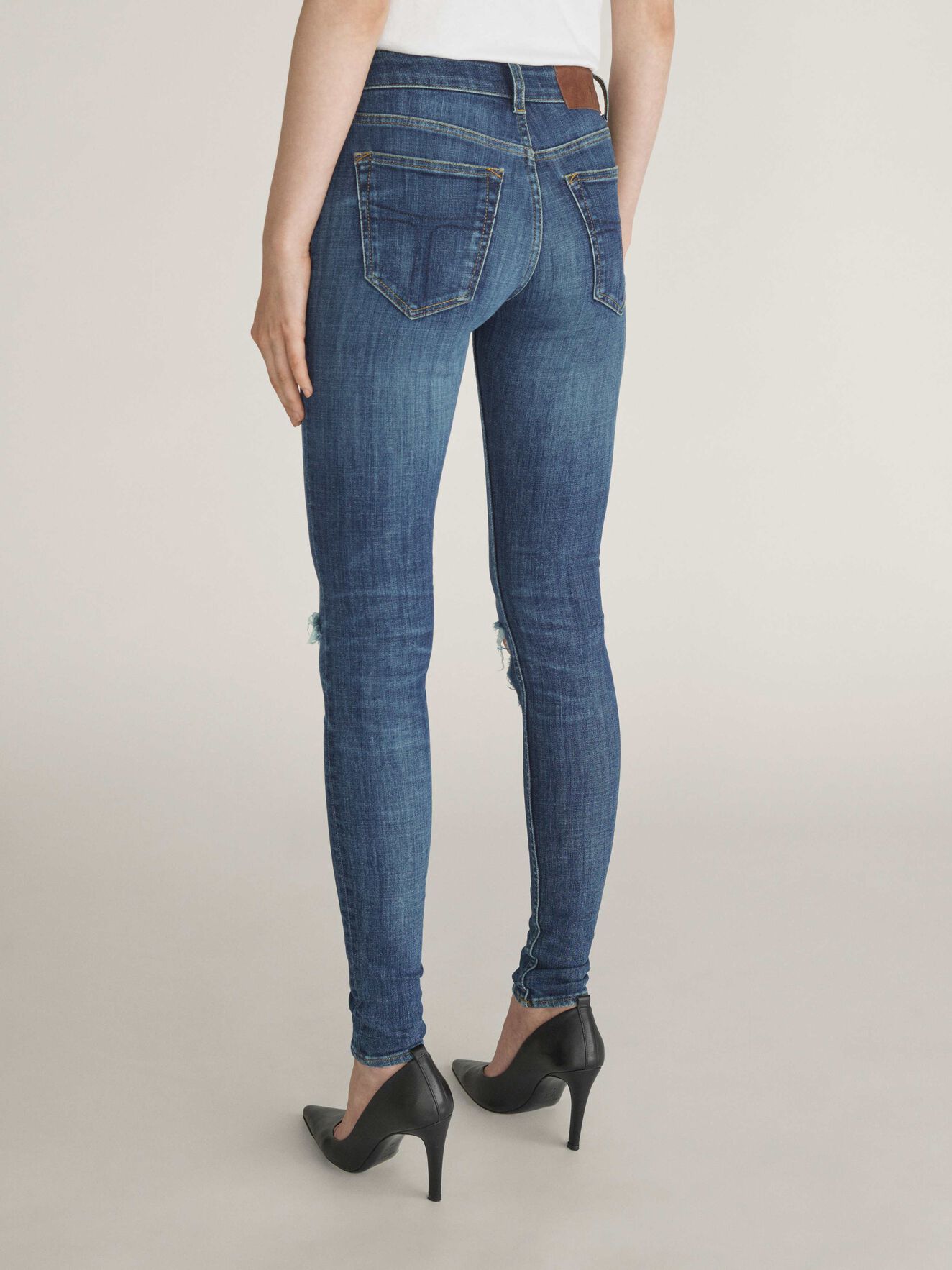 Slight Jeans in Medium Blue from Tiger of Sweden Slight Jeans in Medium Blue from Tiger of Sweden