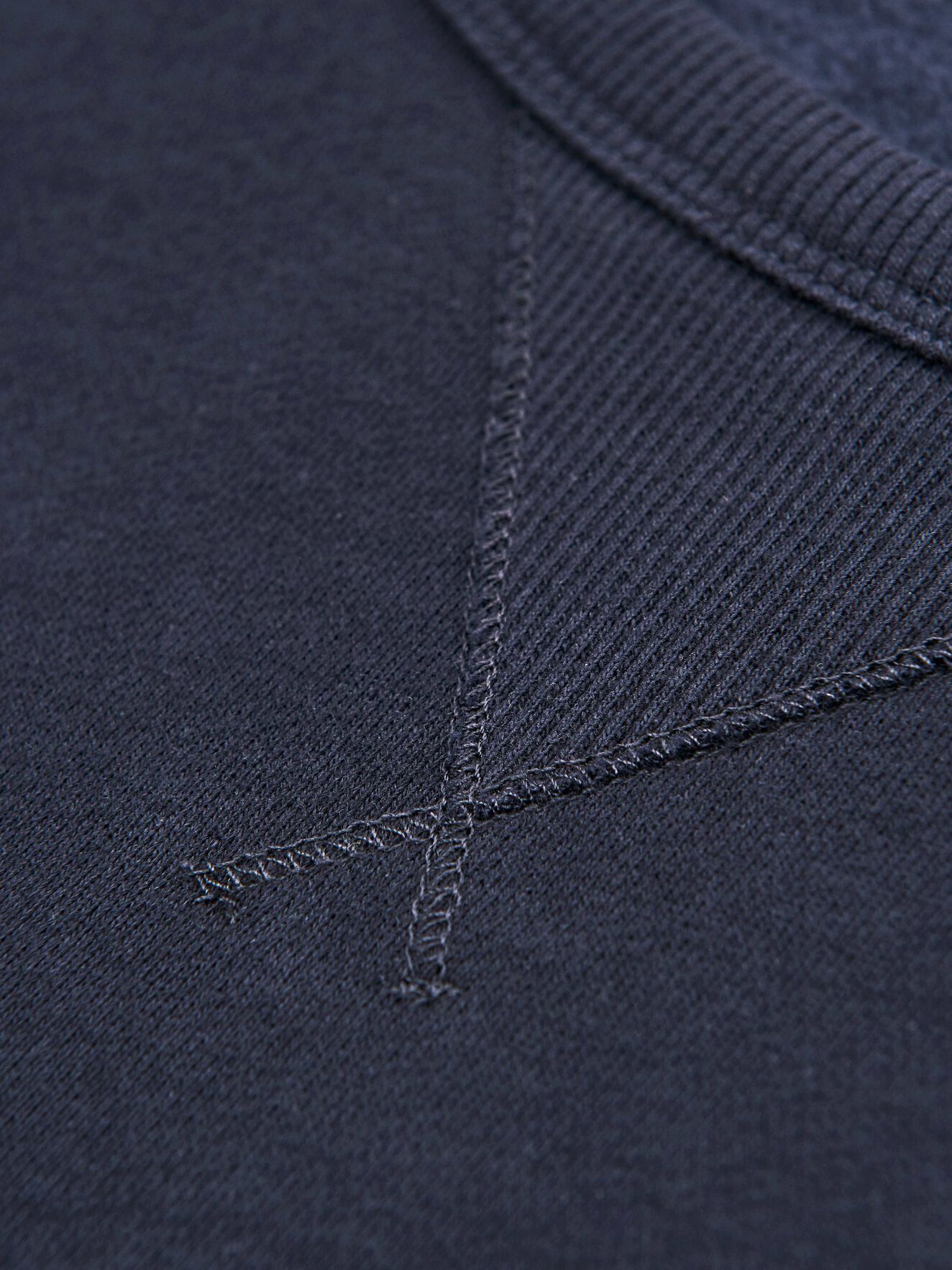 Dinos Sweatshirt in Midnight blue from Tiger of Sweden Dinos Sweatshirt in Midnight blue from Tiger of Sweden
