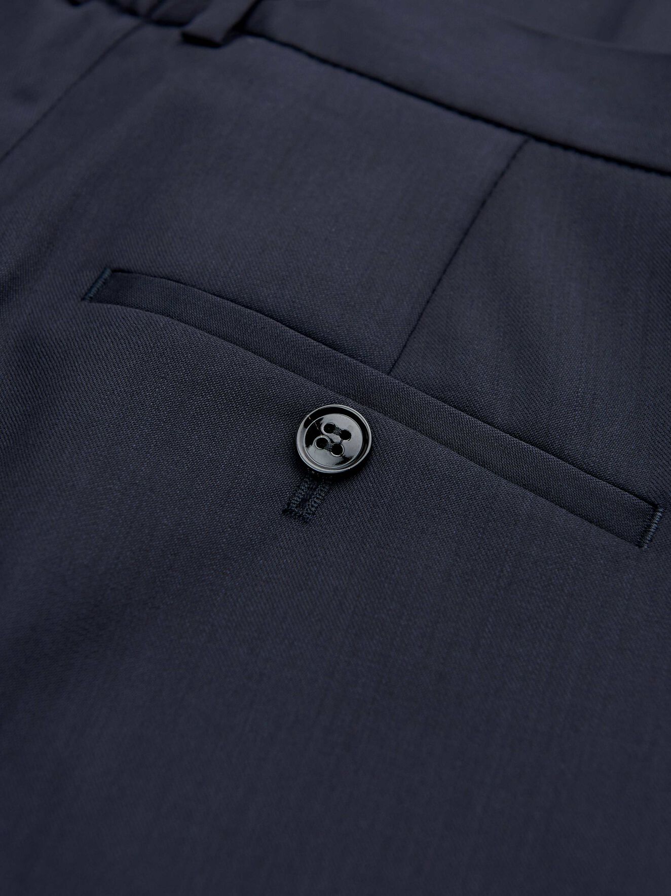 Hollen Trousers in Midnight blue from Tiger of Sweden Hollen Trousers in Midnight blue from Tiger of Sweden