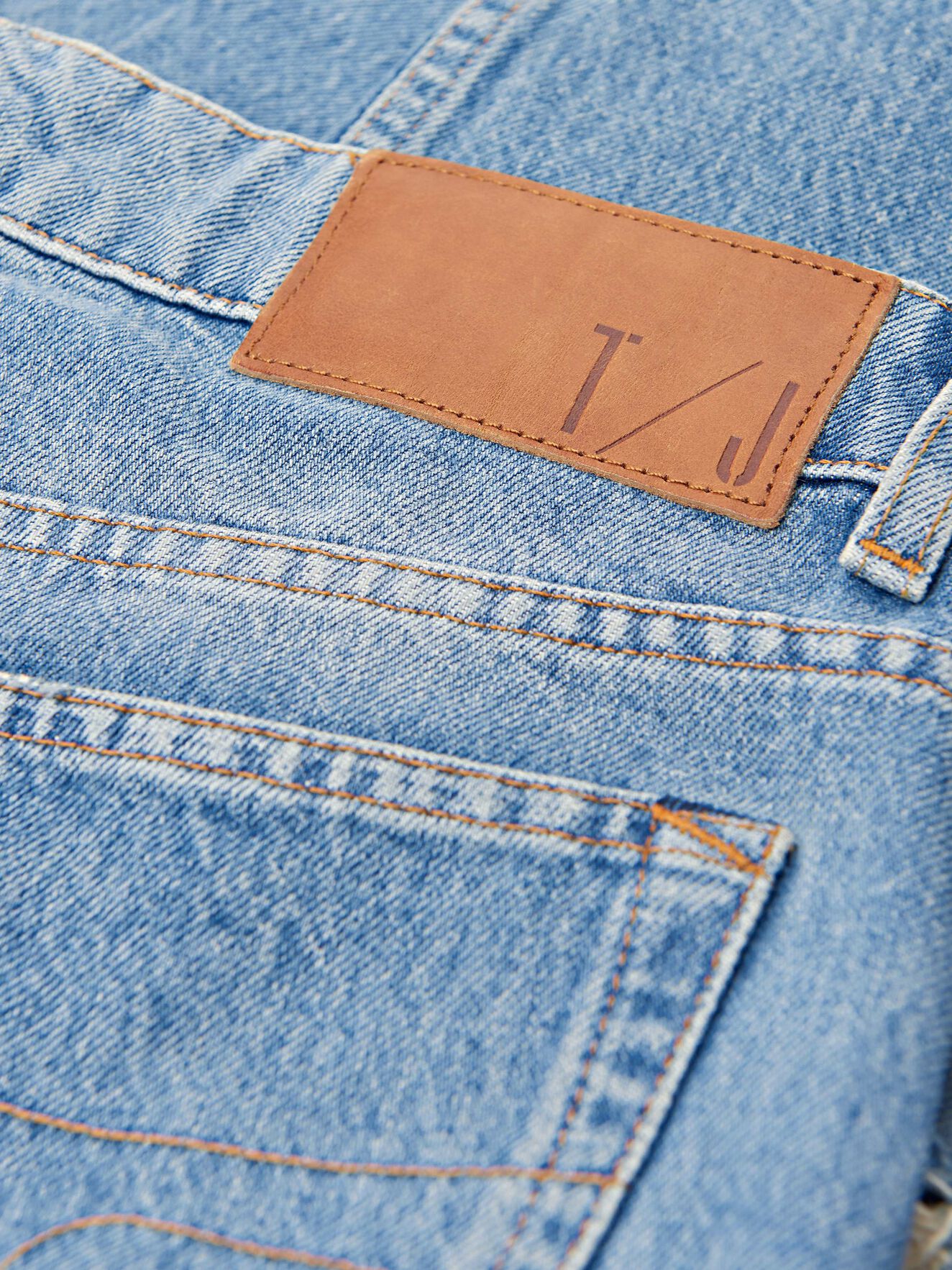Dropped Jeans in Dust blue from Tiger of Sweden Dropped Jeans in Dust blue from Tiger of Sweden
